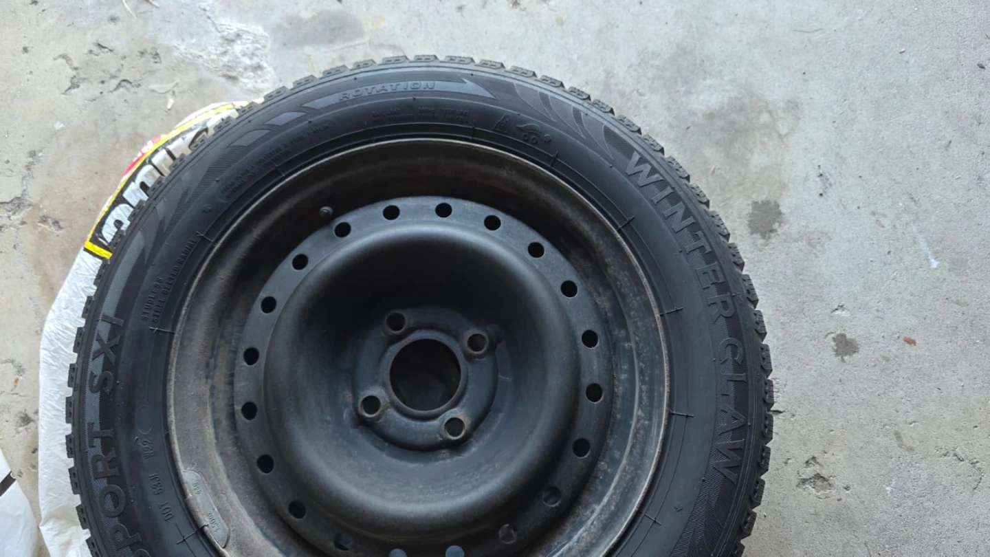 Set of 4 Winter Claw Sport SXI Tires with Rims - photo 4