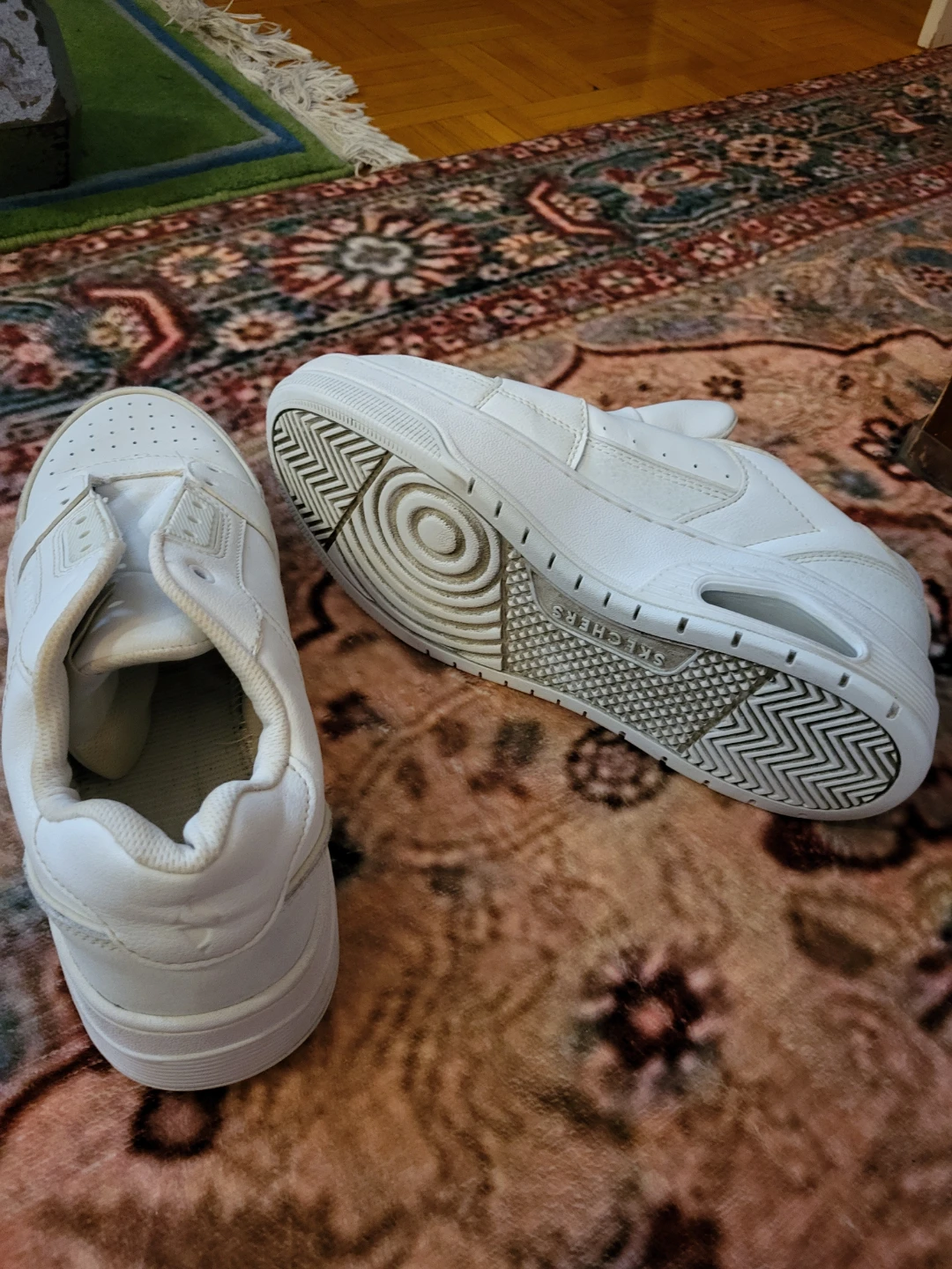 Skechers white sneakers size 9 - photo 2