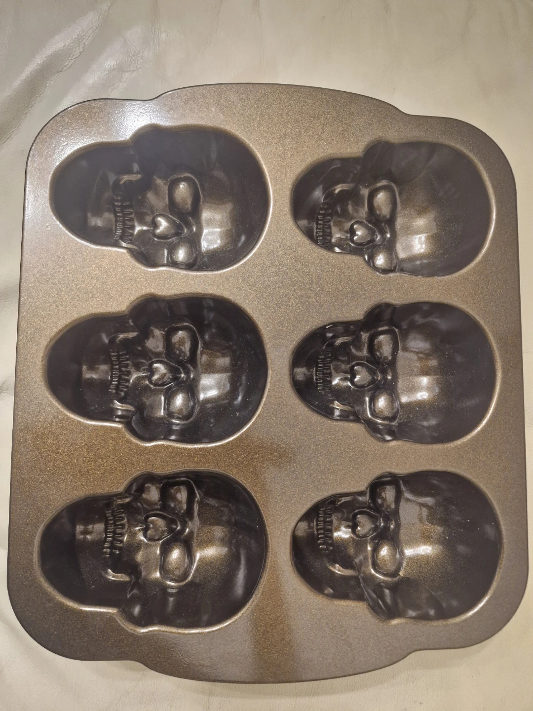 [Like New] Nordic Ware Mini Skull Cake Pan(Good for Halloween) - photo 2