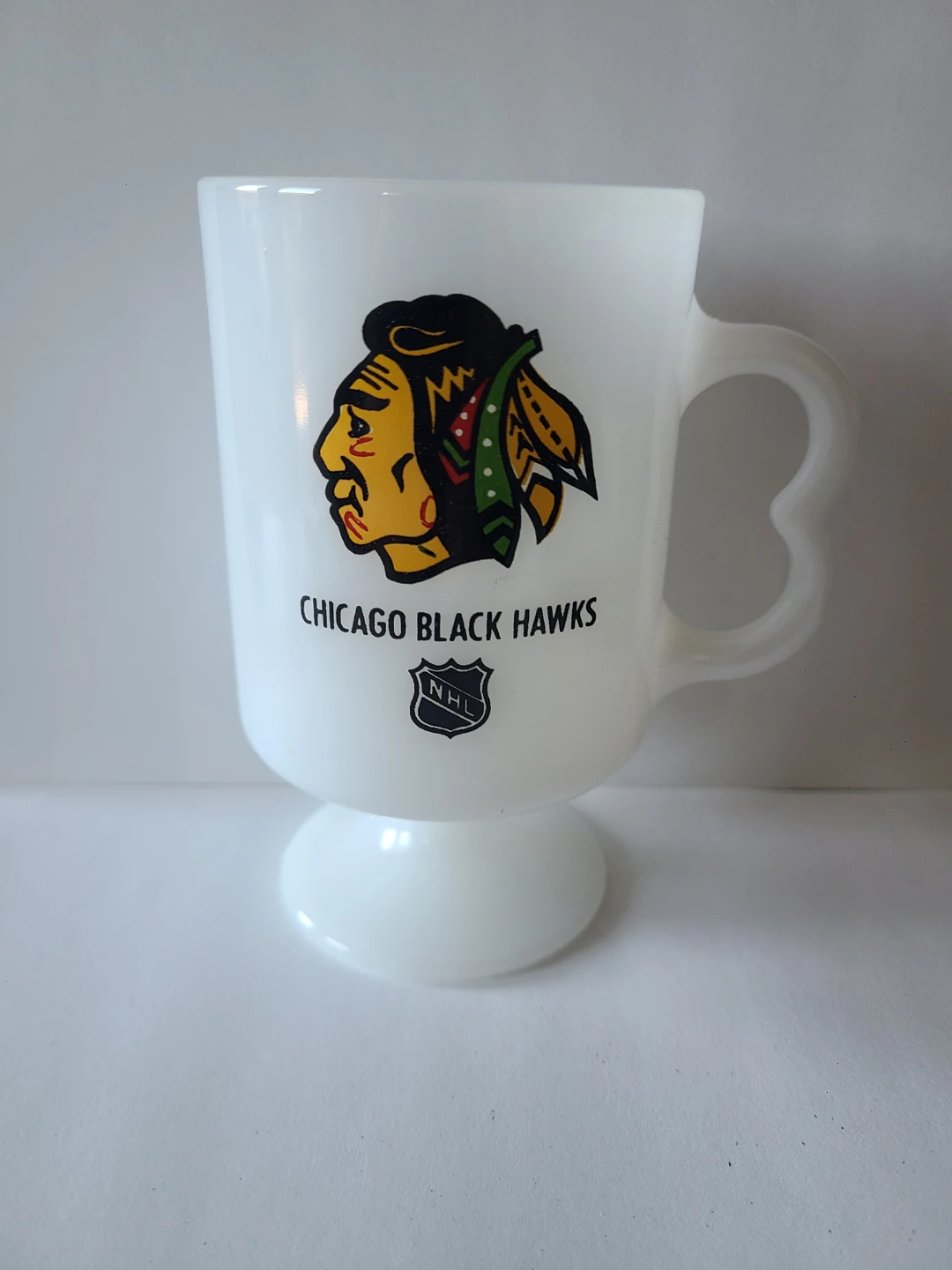 Chicago Black Hawks NHL milk glass mug