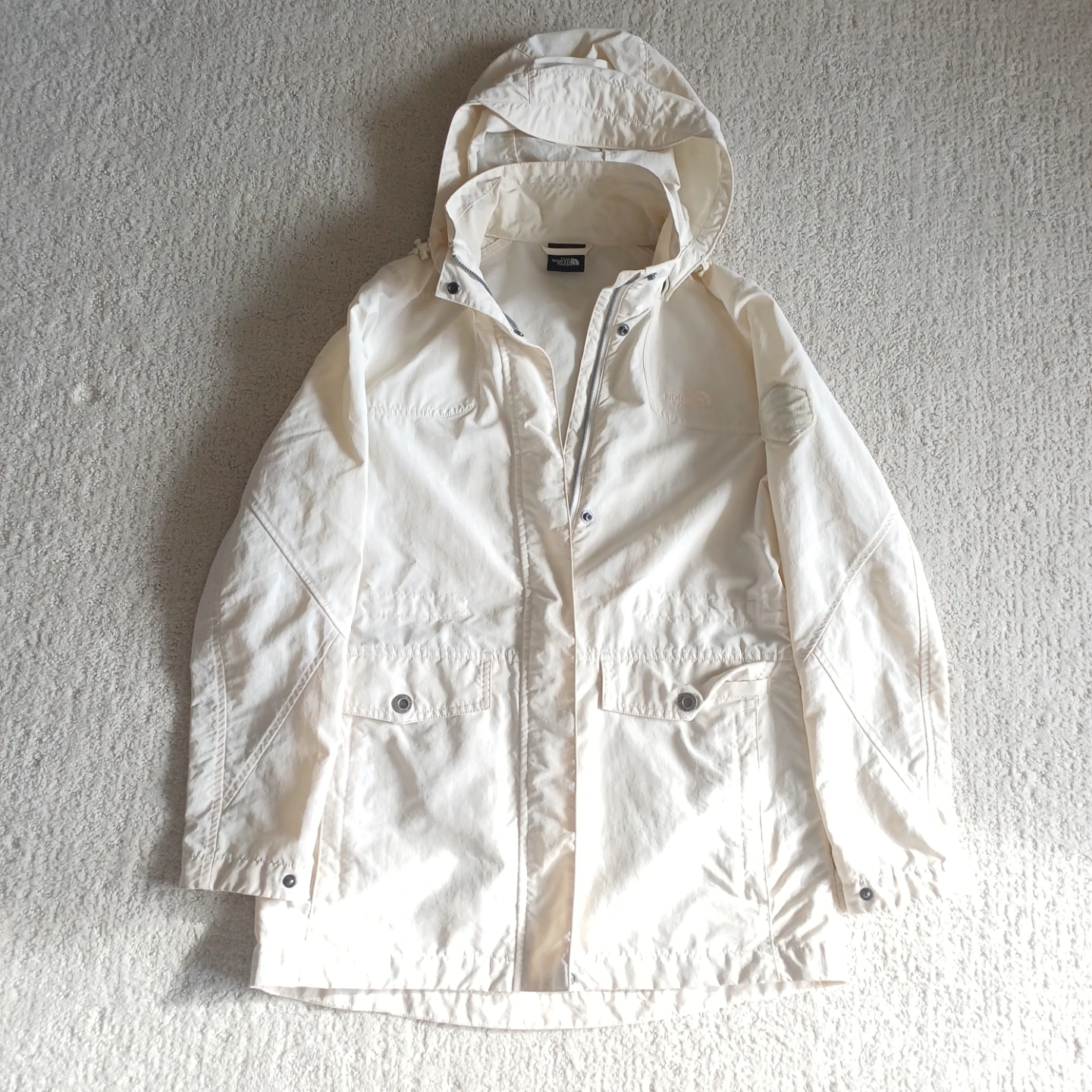 The North Face Woomen's Windbreaker