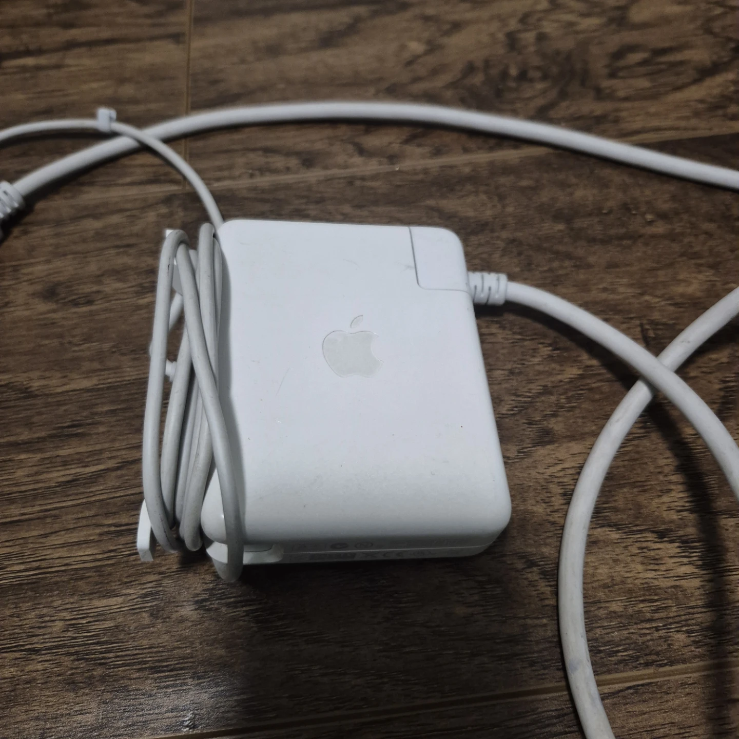 Apple 85W Portable Power Adapter Model A1172 - photo 3