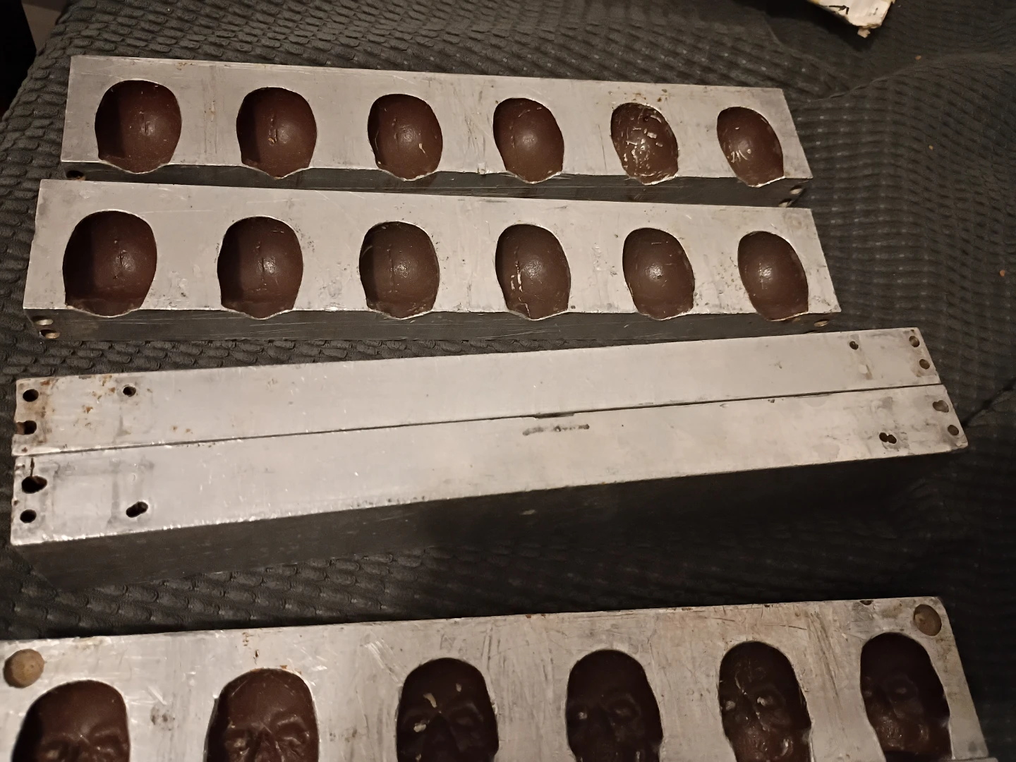 18 3D skull sucker/candy/ chocolate molds - photo 2