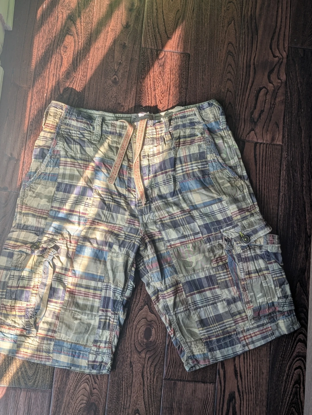 American Eagle Plaid  cargo shorts