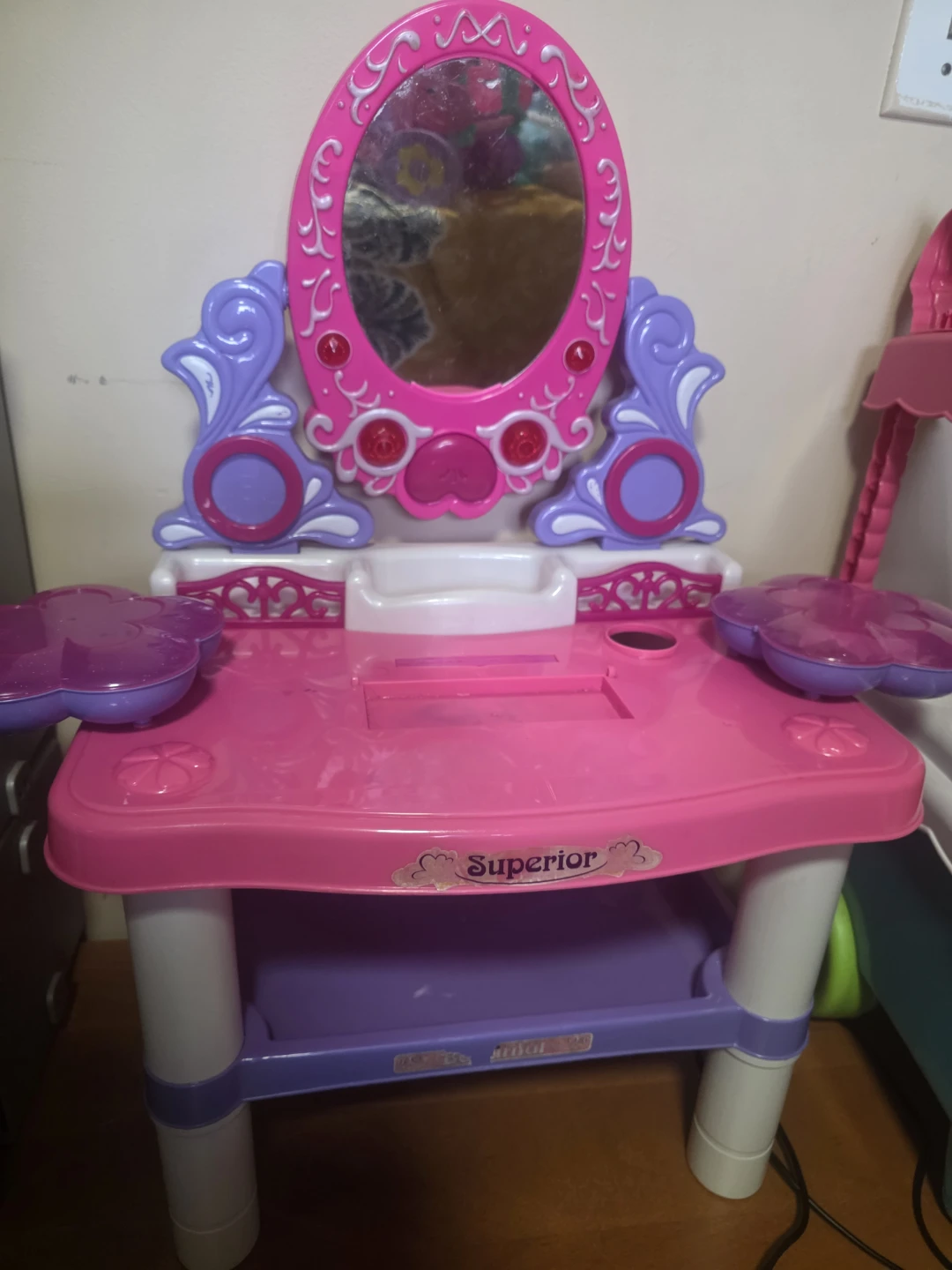 Superior Children's Toy Vanity Table