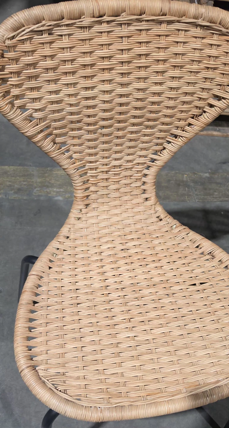 Table and chairs - photo 3