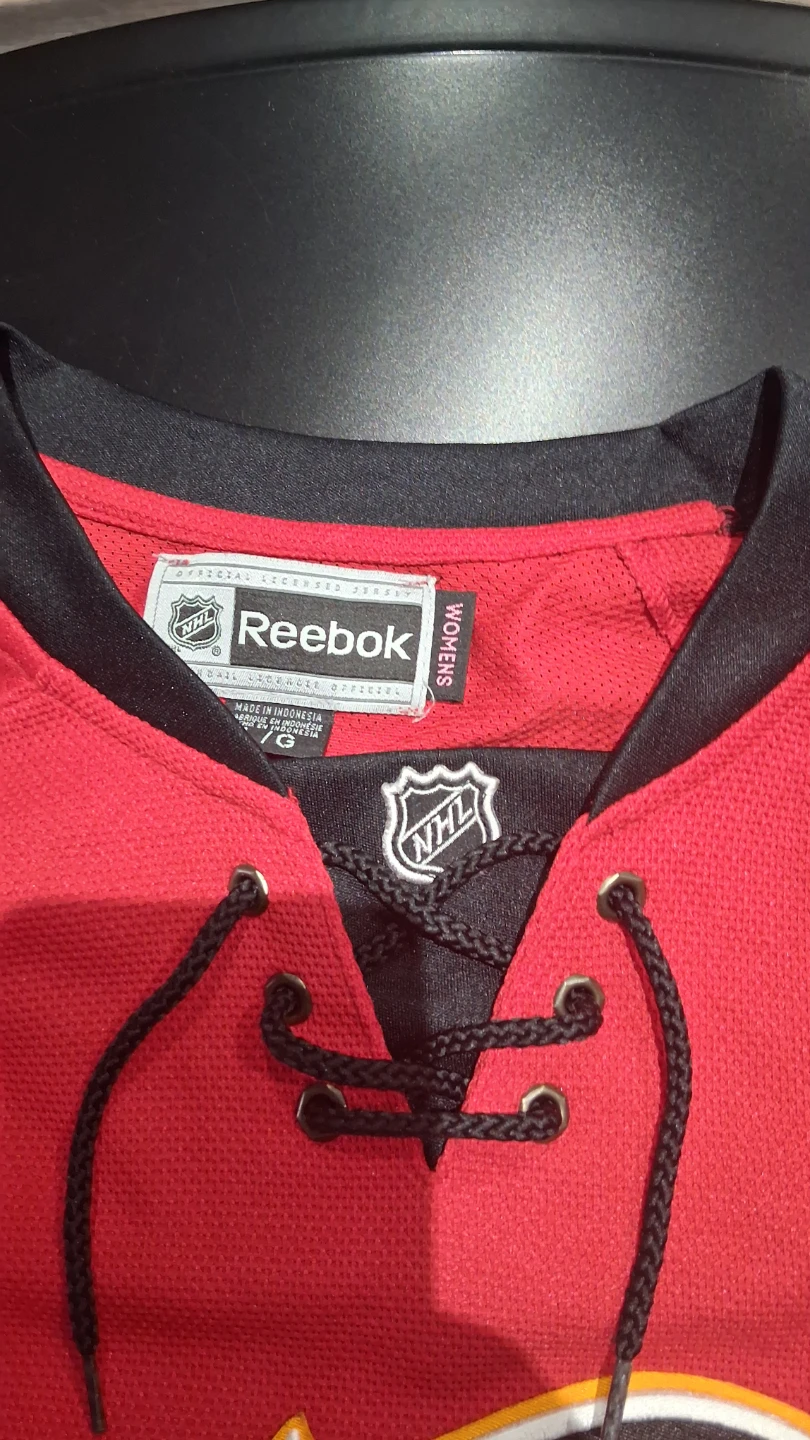 Reebok Calgary Flames NHL Women's Jersey size L - photo 3