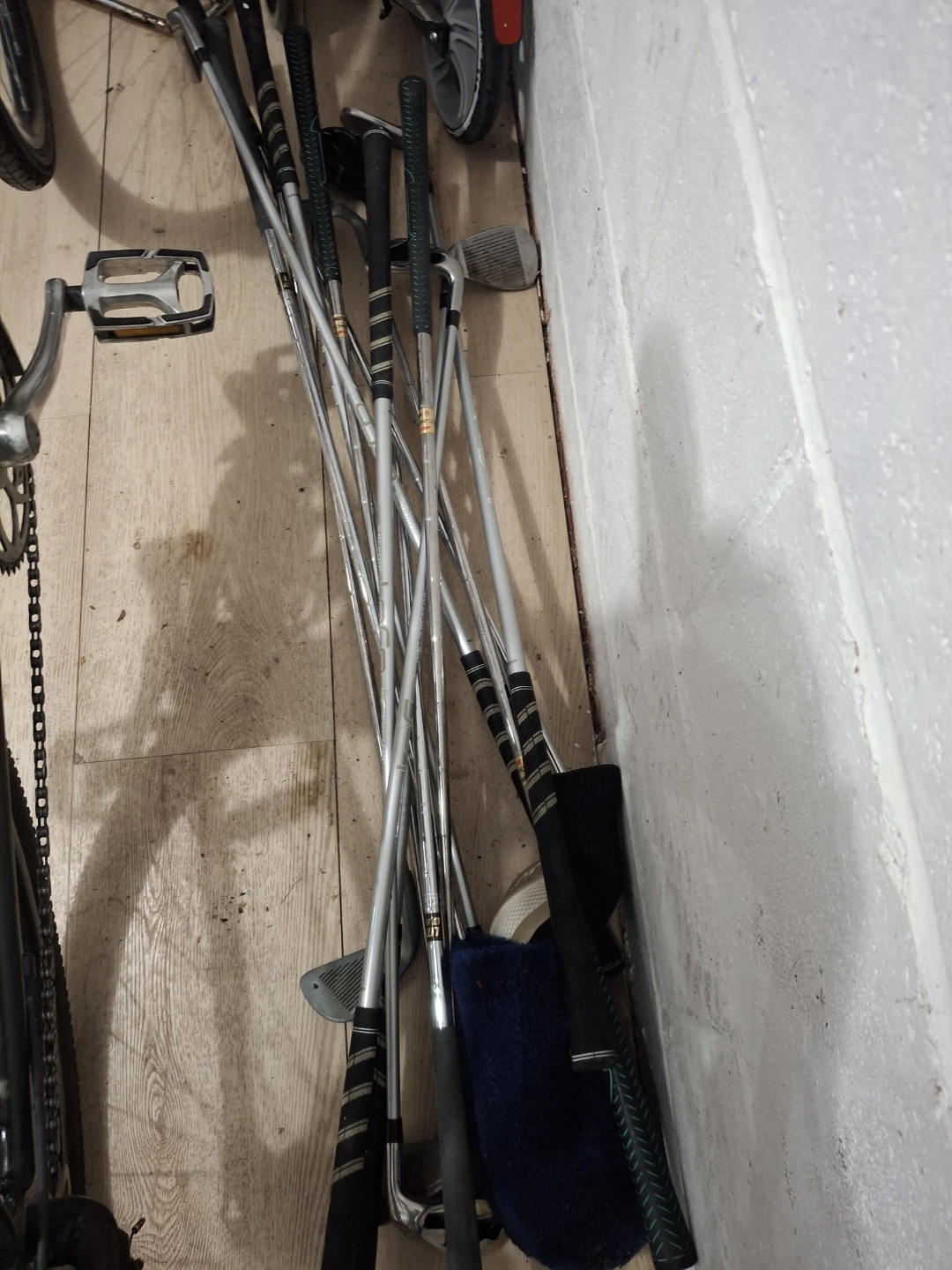 Set of Assorted Golf Clubs - photo 2