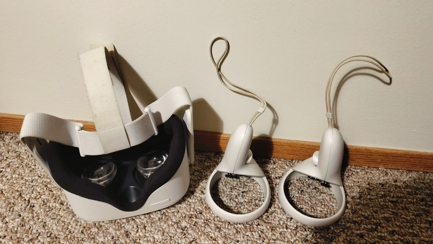 Meta / Oculus Quest 2 - photo 2