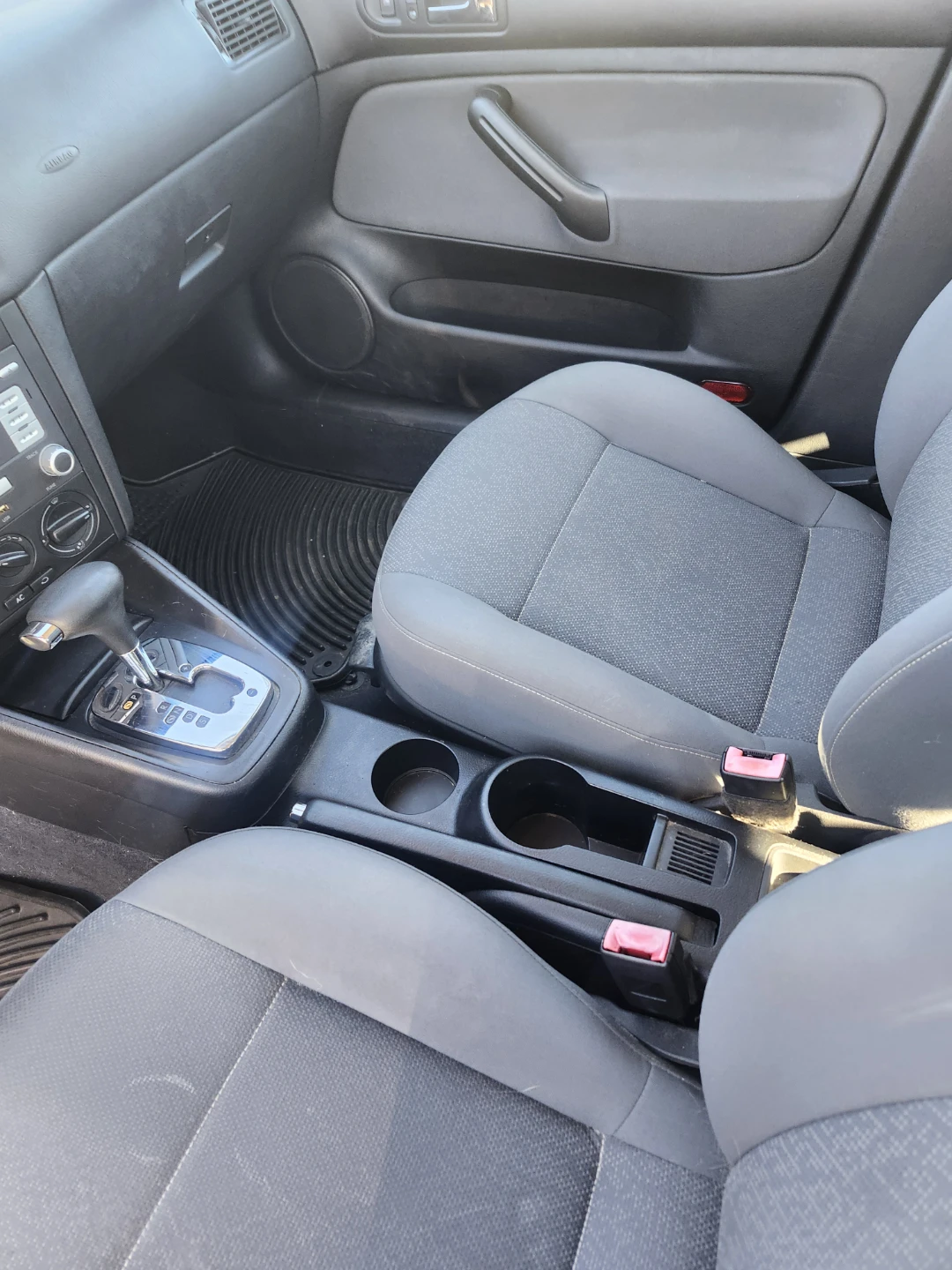 Volkswagen Golf Hatchback - photo 5