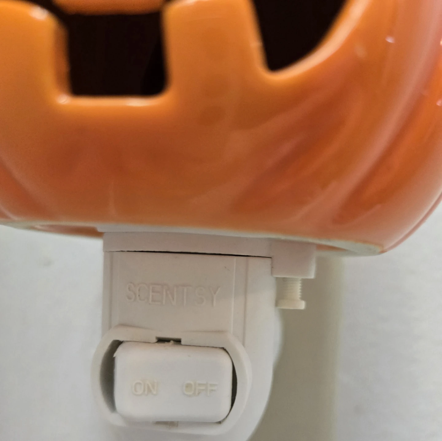 Cut it out mini jack o lantern scentsy warmer - photo 3