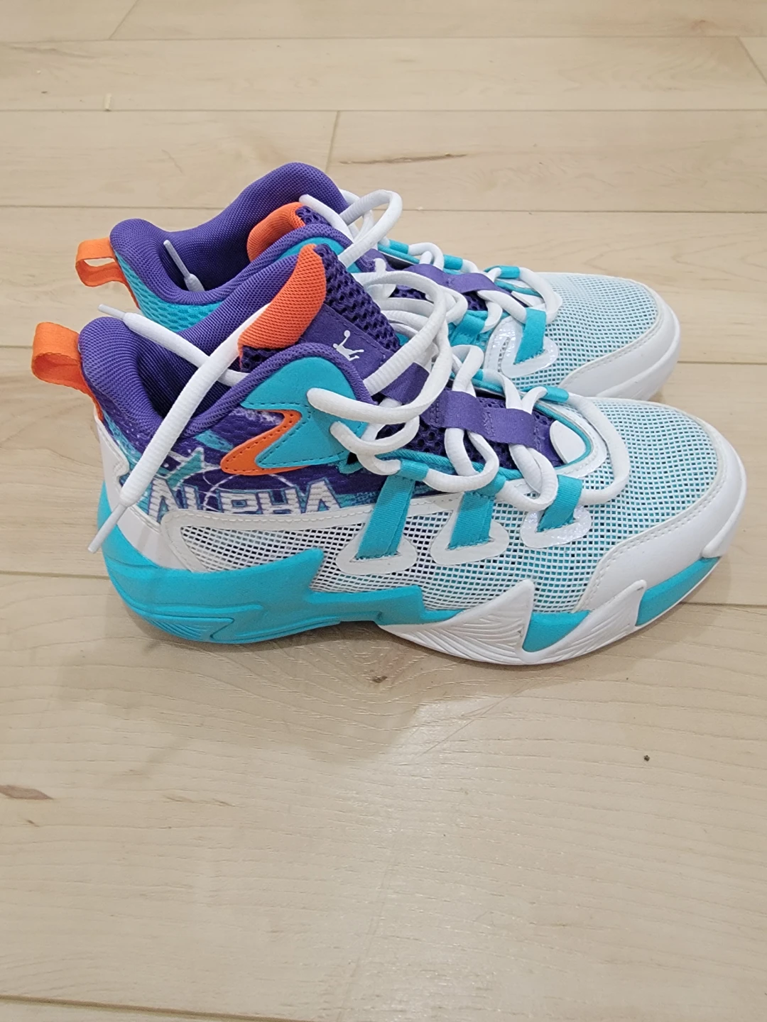 Alpha Kids Basketball Shoes, Size 5.5Y