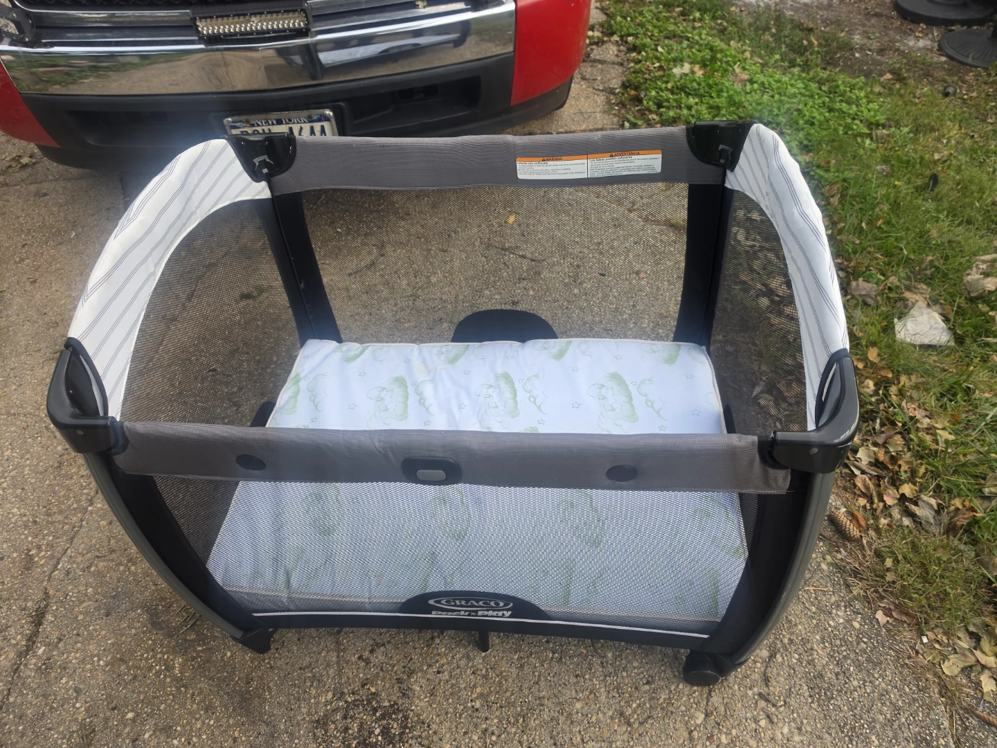 Children's playpen with mattress the price is firm