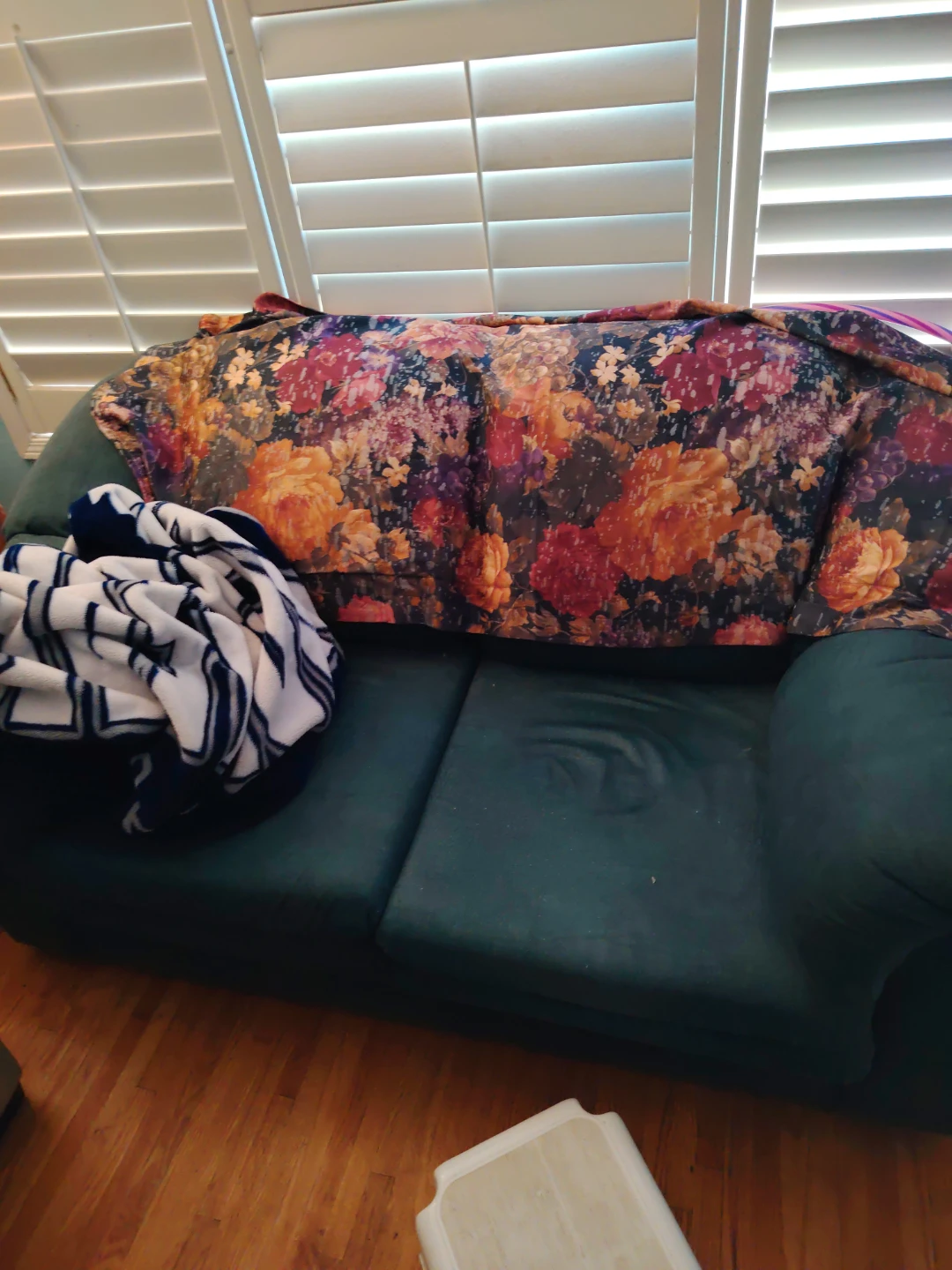 Dark green fabric loveseat - photo 2