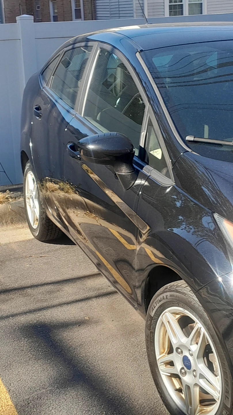 Black Ford Fiesta Sedan - photo 4