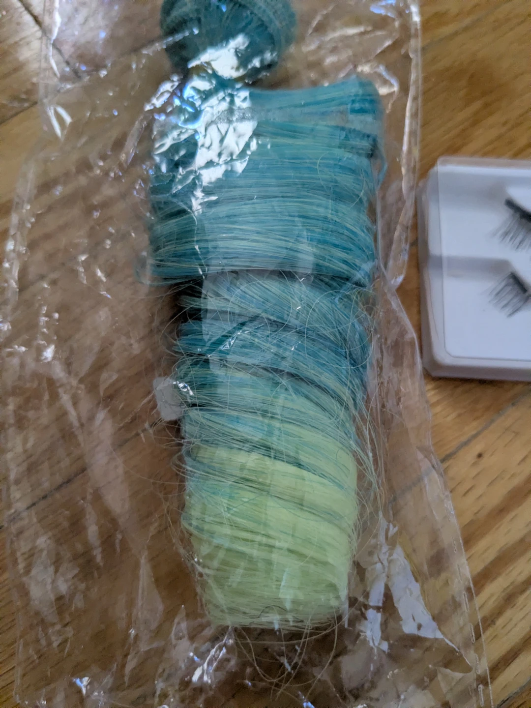 Costume Accessories Blue Green Hair Extensions and Lashes - photo 2
