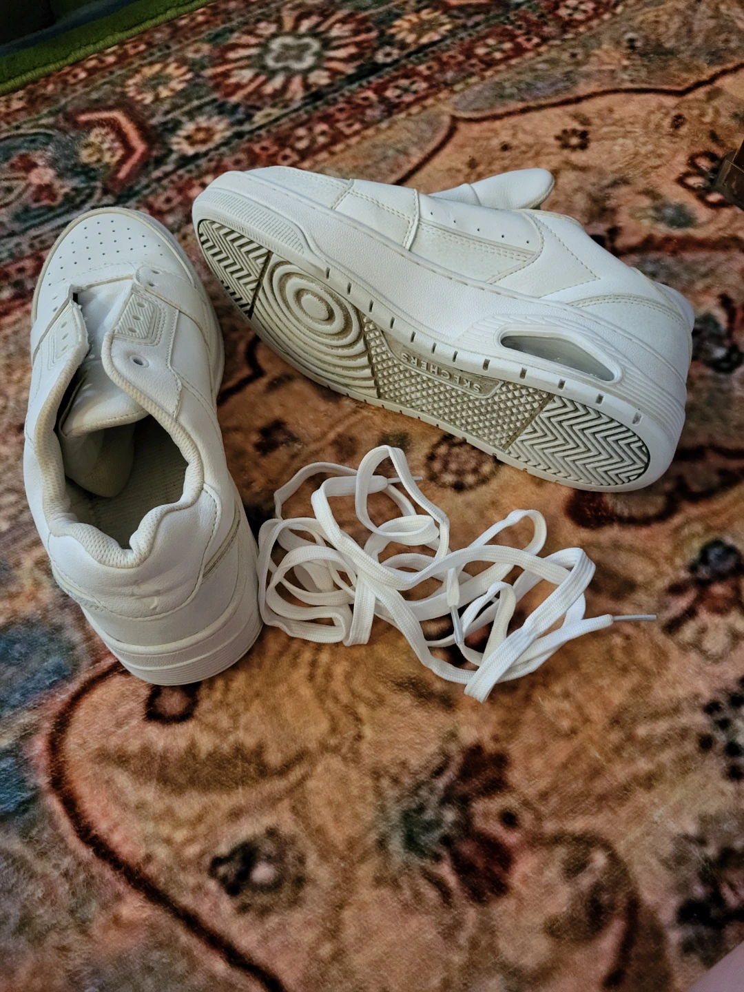 Skechers white sneakers size 9 - photo 3