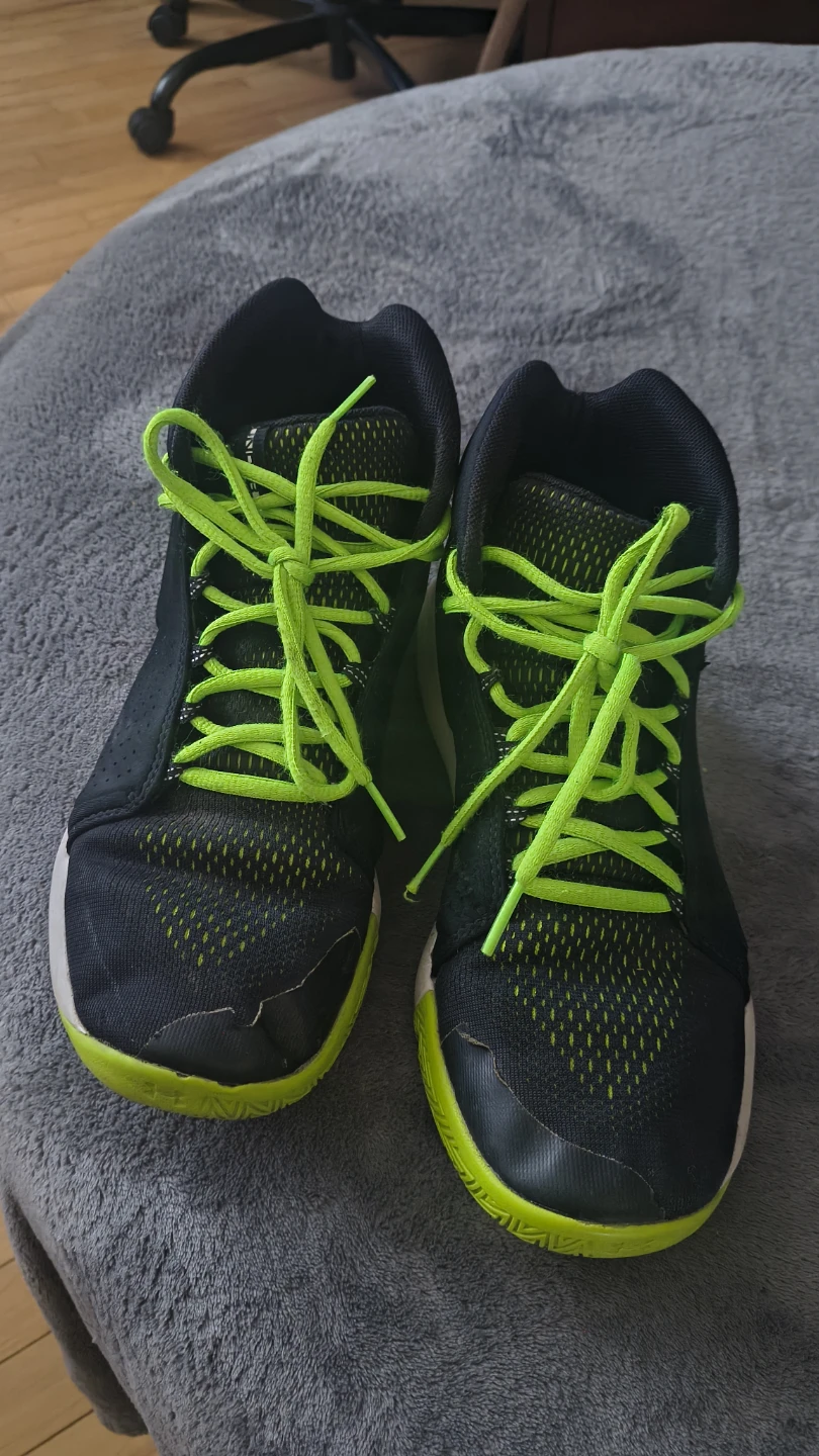 Under Armour Youth Sneakers Size 7Y - photo 3