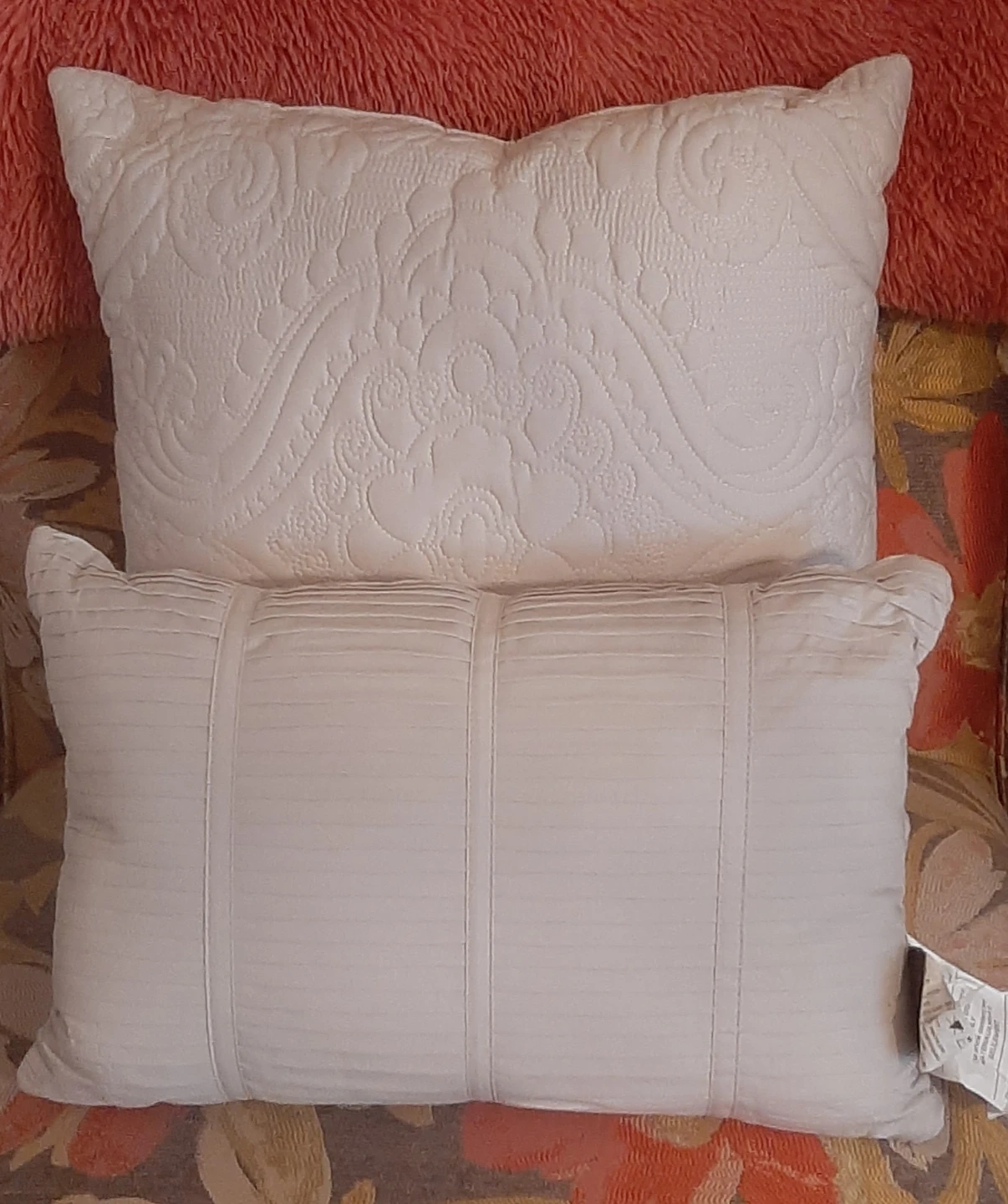Set of two decorative accent pillows