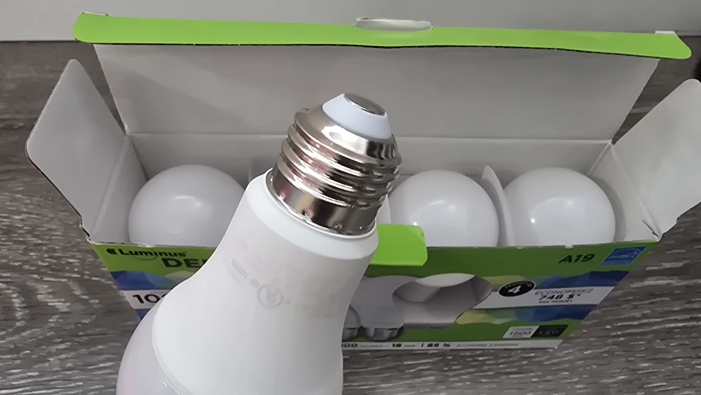 Luminus A19 LED Light Bulbs, 4-Pack - photo 3