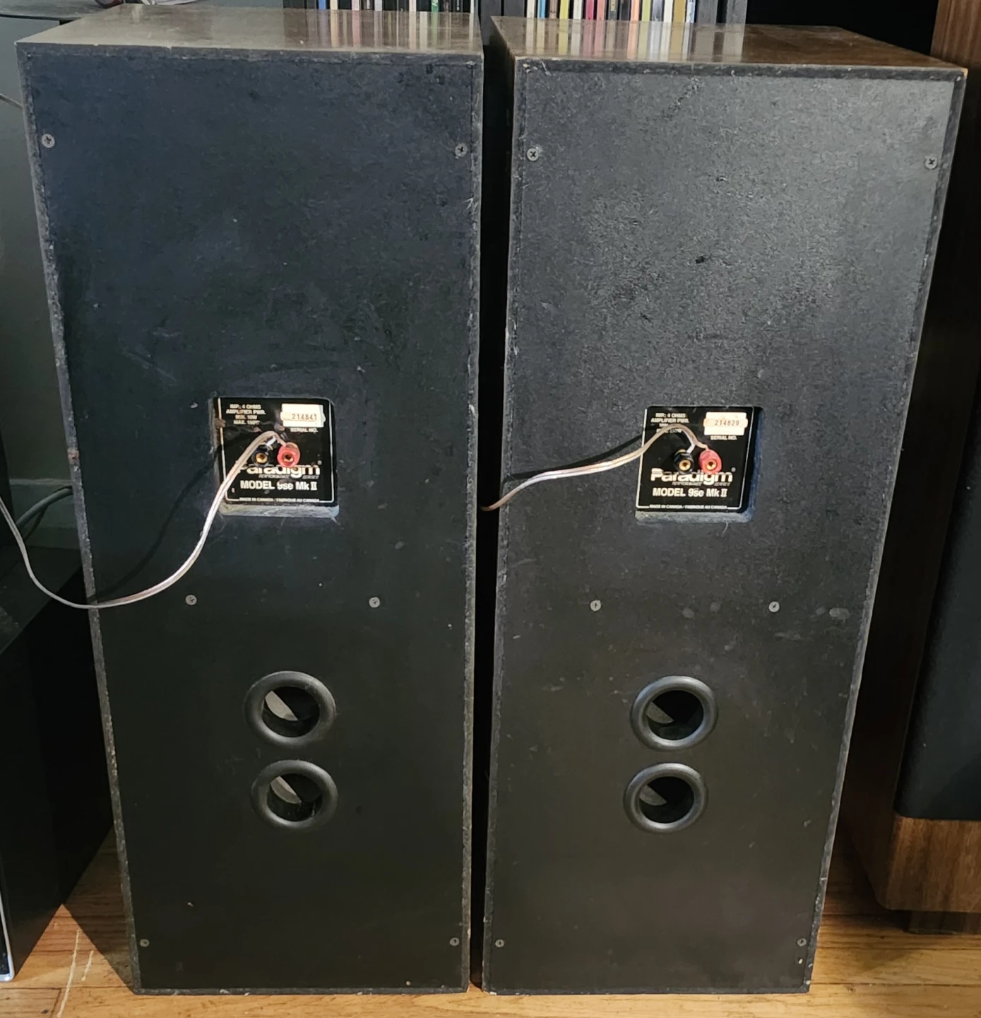 Pair of Paradigm 9se Mk II Speakers - photo 2