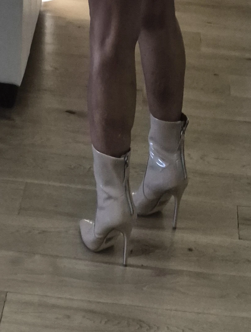New size 8.5 boots - photo 3