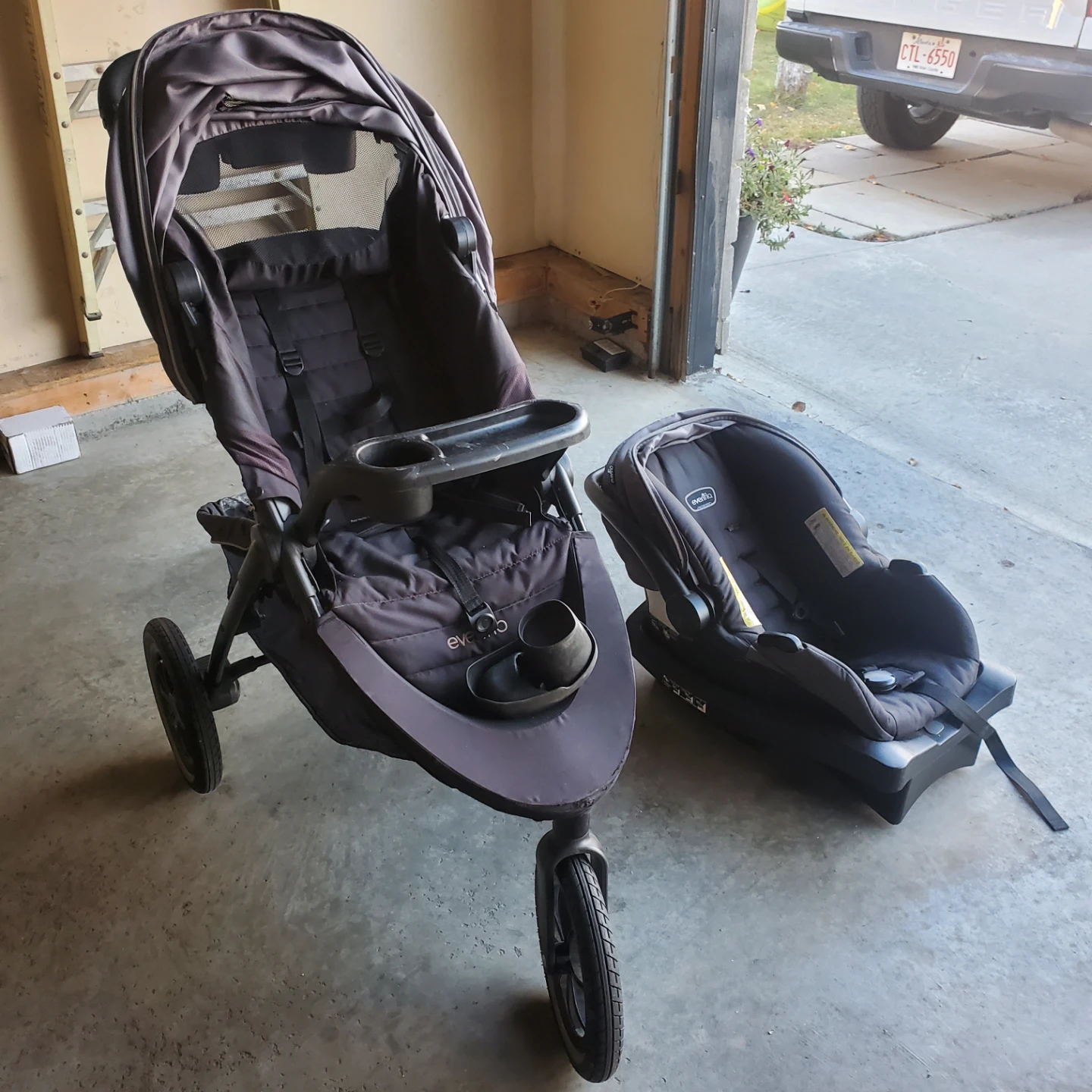Evenflo Stroller and car seat - photo 3