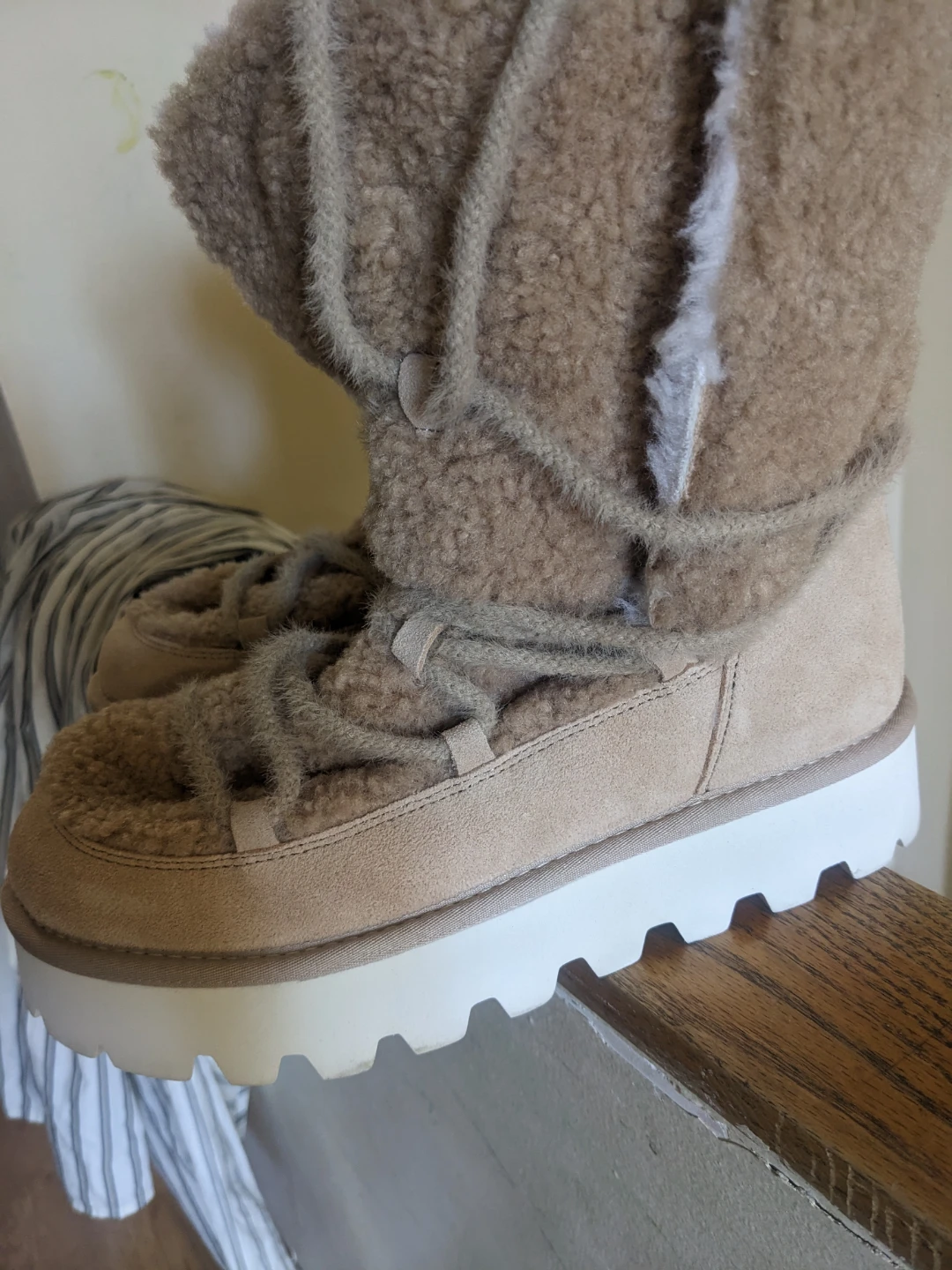 Marc Cain beige suede and faux shearling boots - photo 2