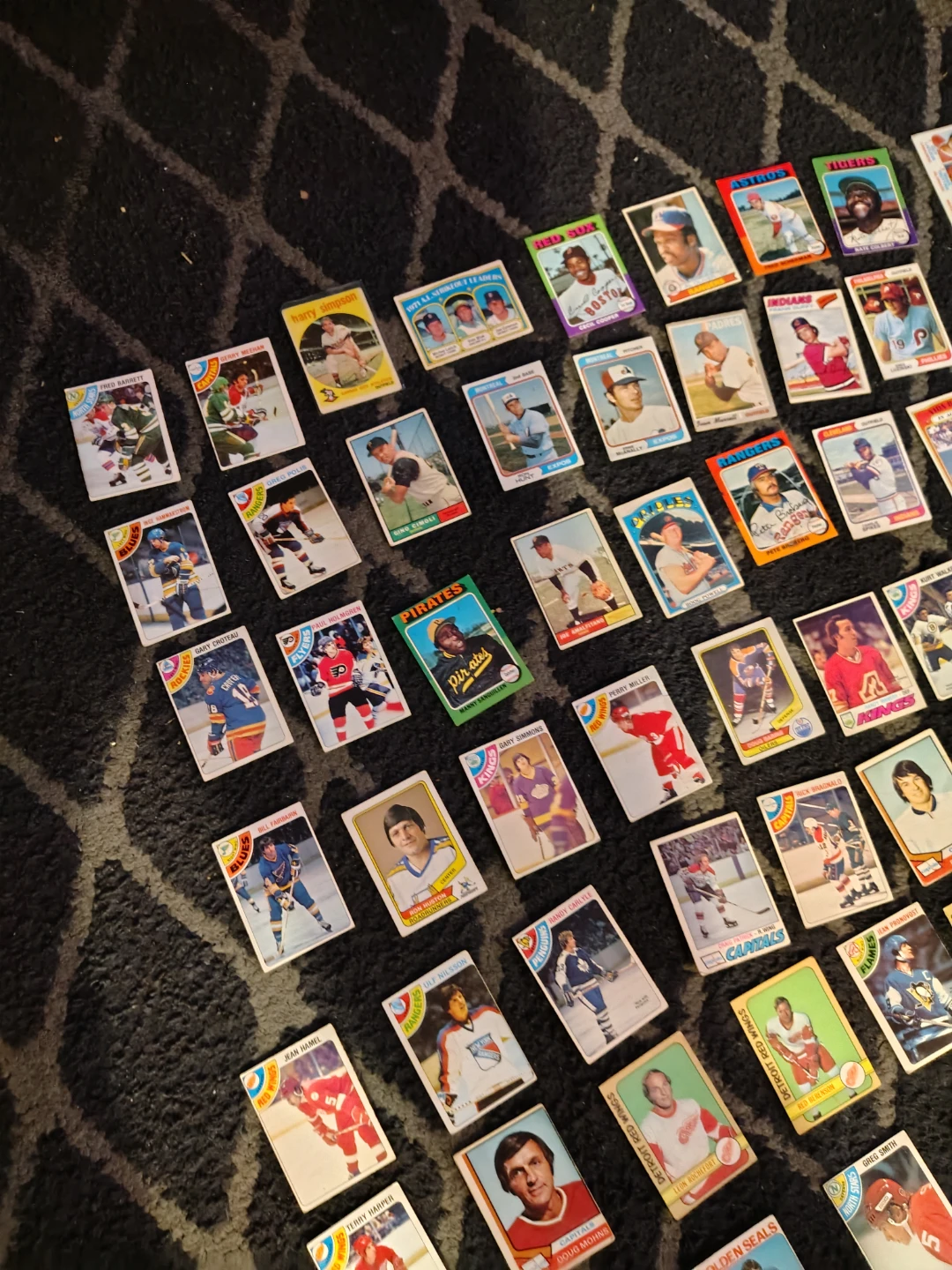 Vintage 1950s-1970s baseball and hockey cards lot of 76 - photo 3