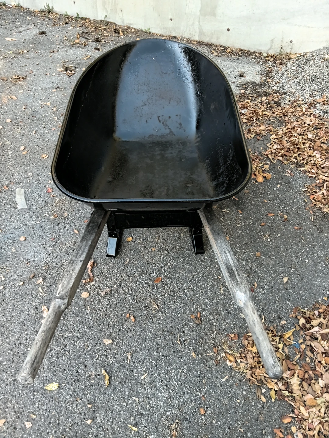 Garant Heavy Duty Premium Black Metal Wheelbarrow - photo 2