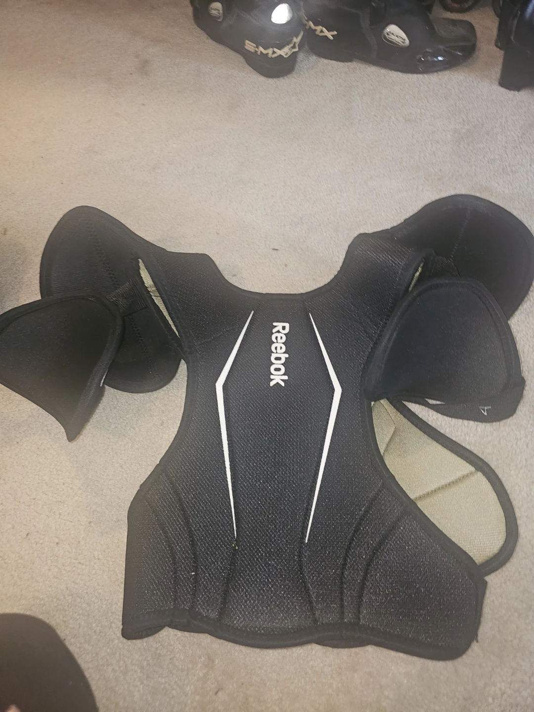 REBOK Hockey Chest & shoulder Protecor Size JR large - photo 2