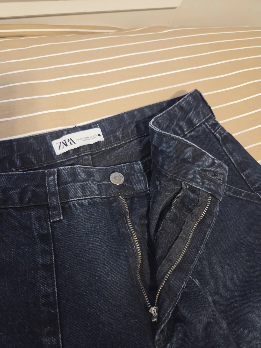 Zara Dark Wash Cargo Jeans - photo 3
