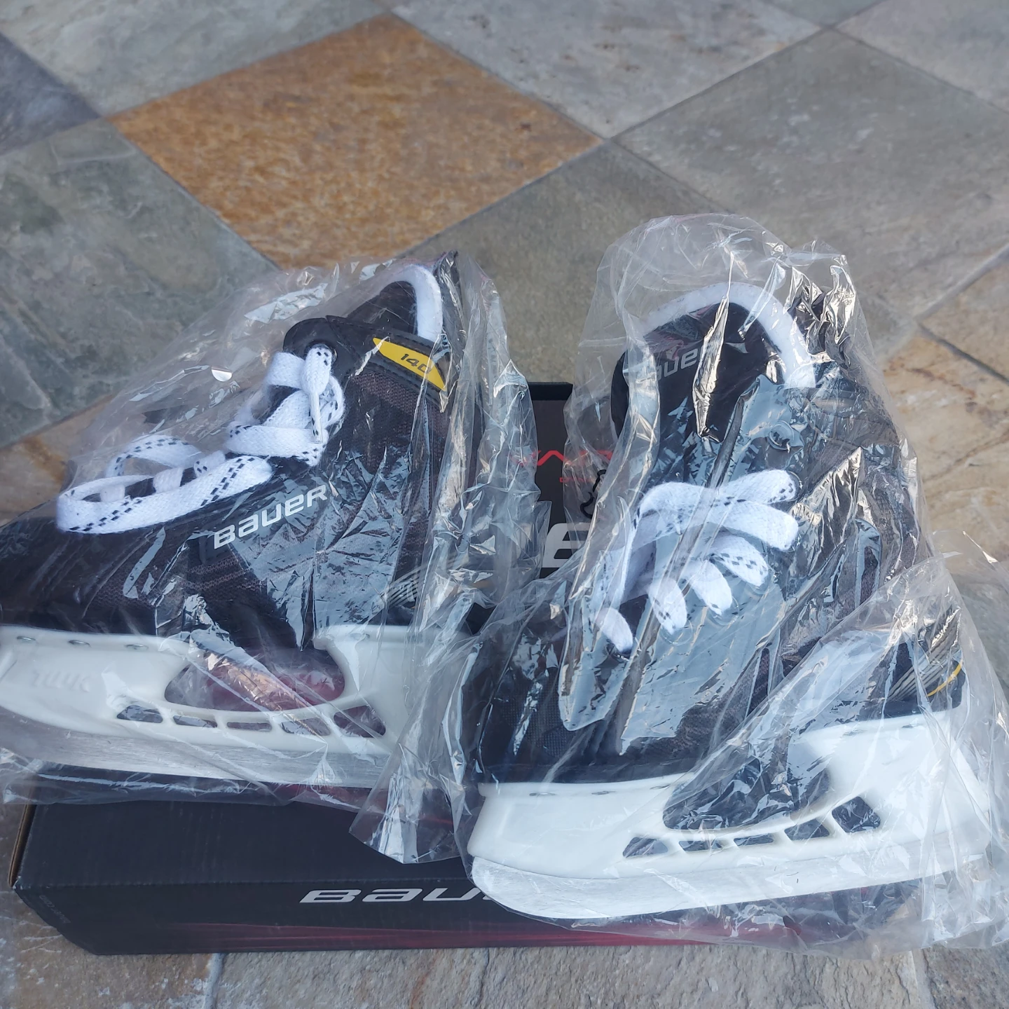 Bauer 140 Ice Skates
