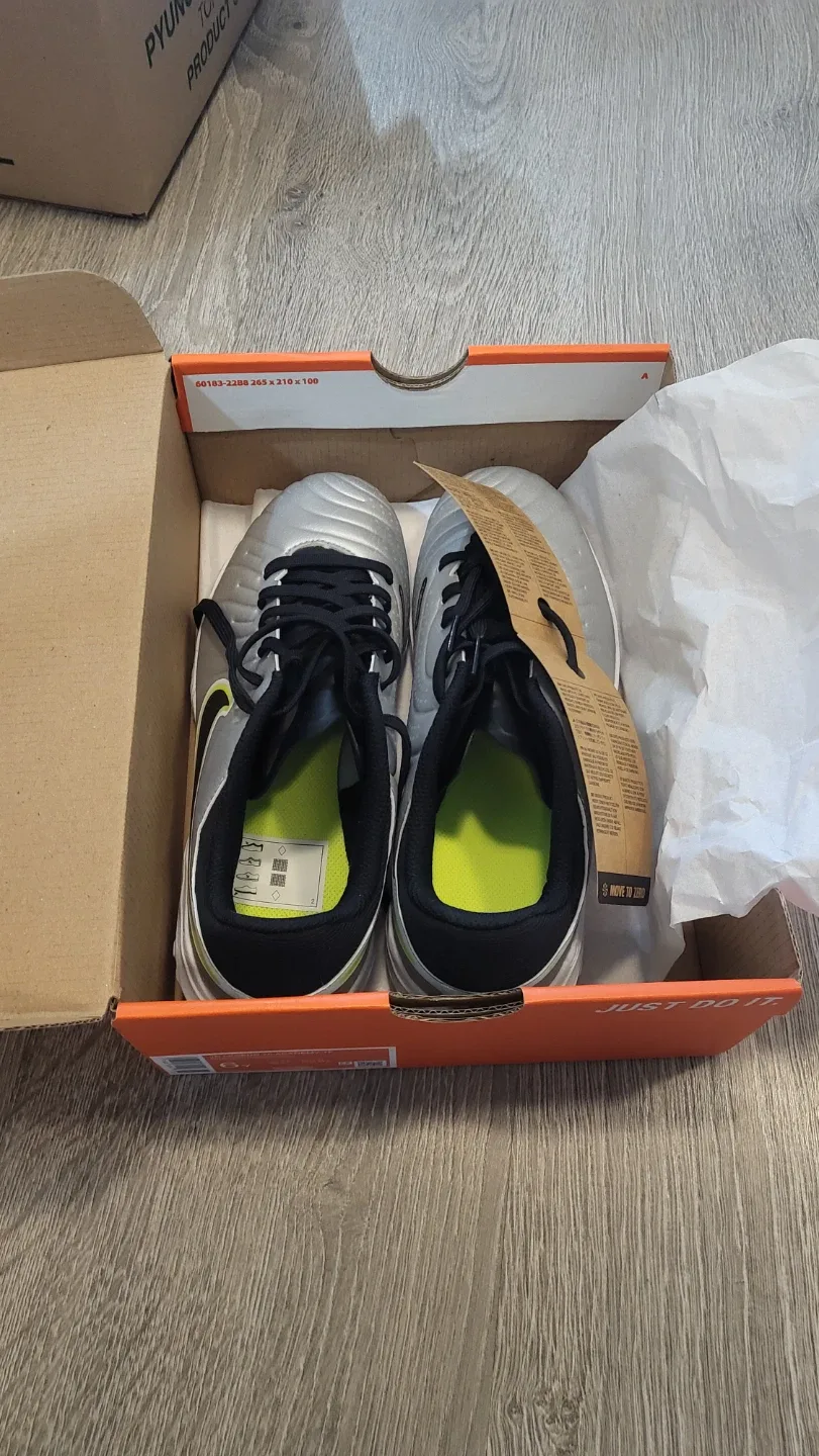 Nike Jr. Legend 10 Academy TF Soccer Shoes - Size 6Y - photo 2