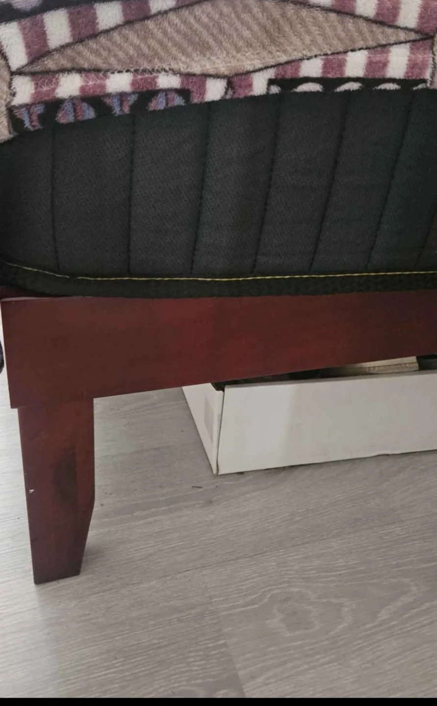 Queen wooden bed frame + mattress - photo 3