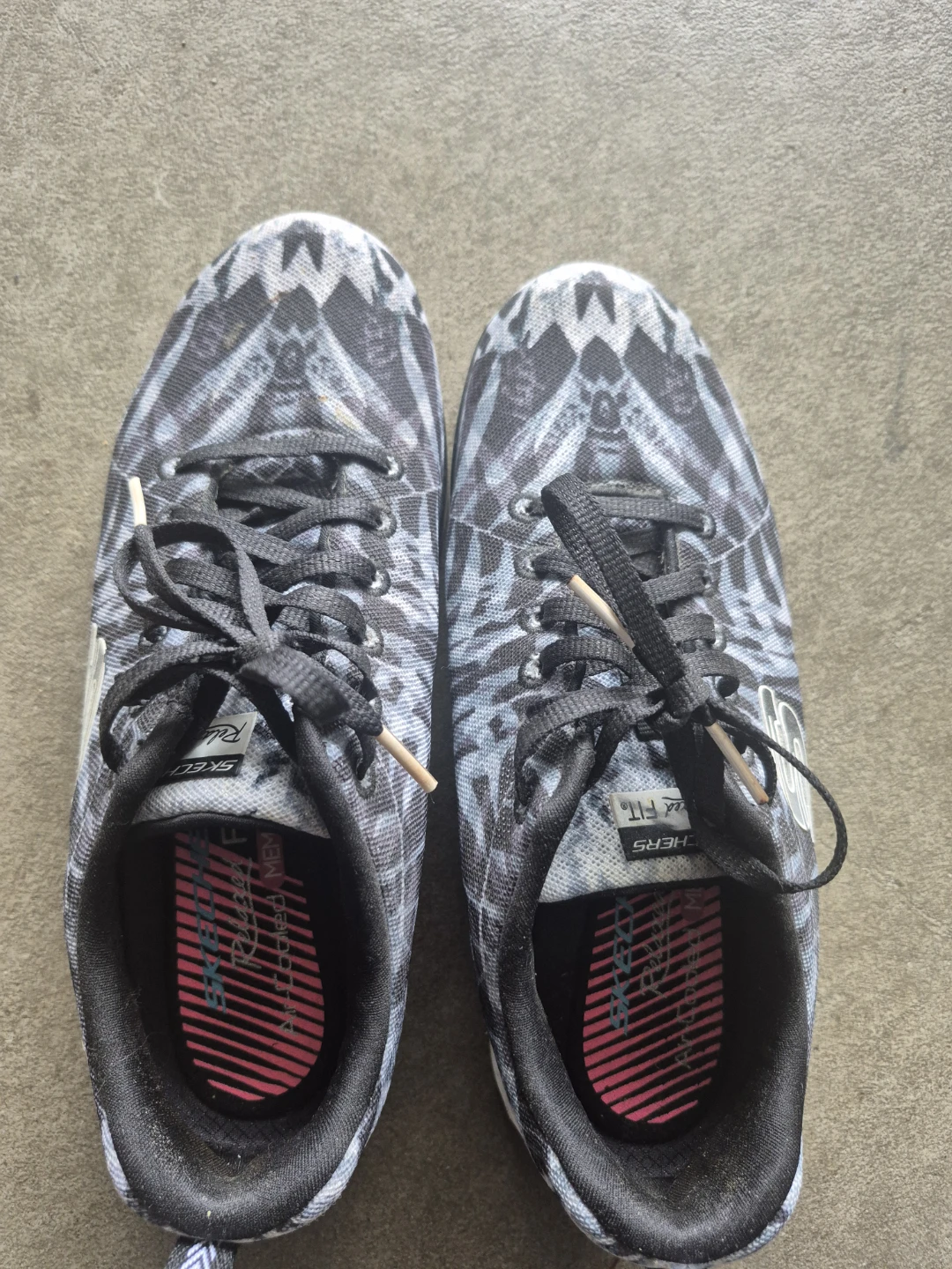 Skechers Relaxed Fit Memory Foam Sneakers Size 7 - photo 2