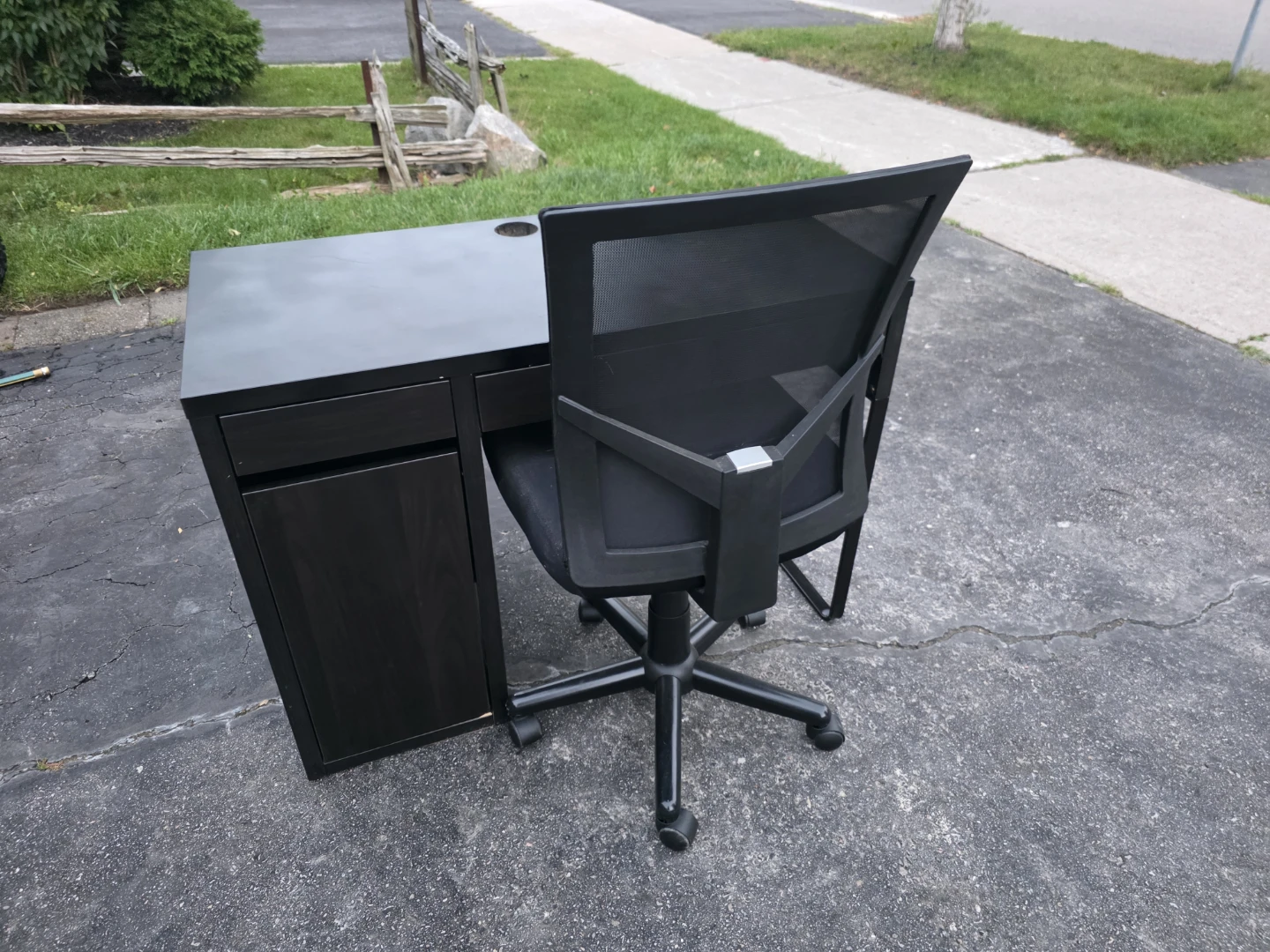 IKEA MICKE - blk/brown Computer/Office Desk w/ Ergonomic chair - photo 2