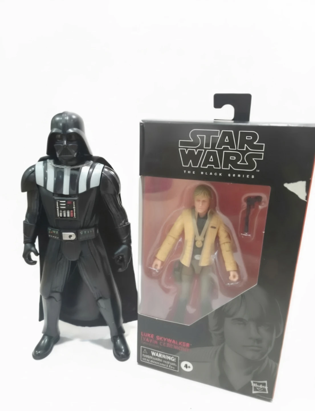 Star Wars Collectible Figures and Starfighter Bundle - photo 4