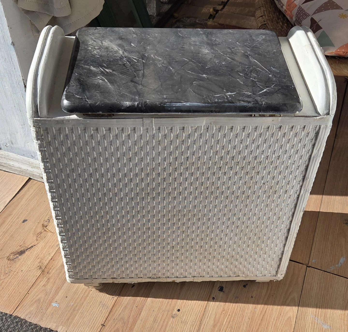 Vintage White Wicker Style Laundry Hamper - photo 2