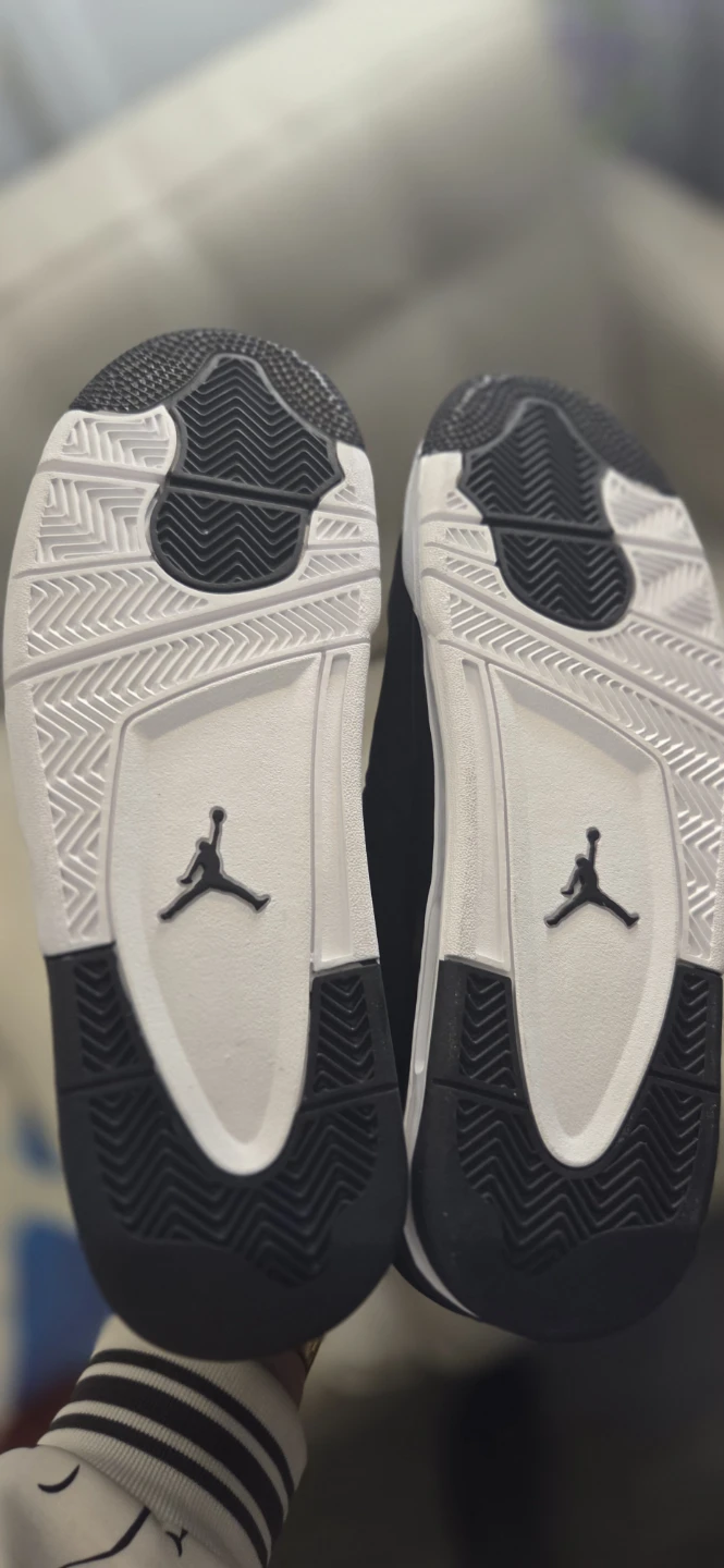 Air Jordan 4 Retro royalty style - photo 4