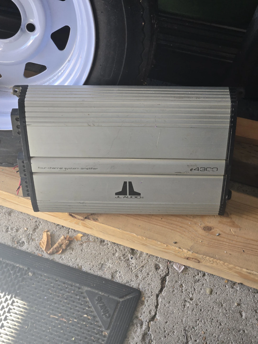JL Audio e4300 Four-Channel System Amplifier