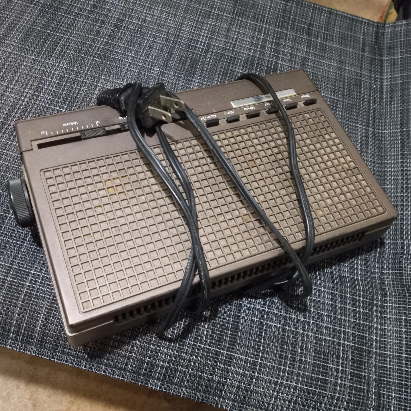 Vintage Brown AM/FM Clock Radio