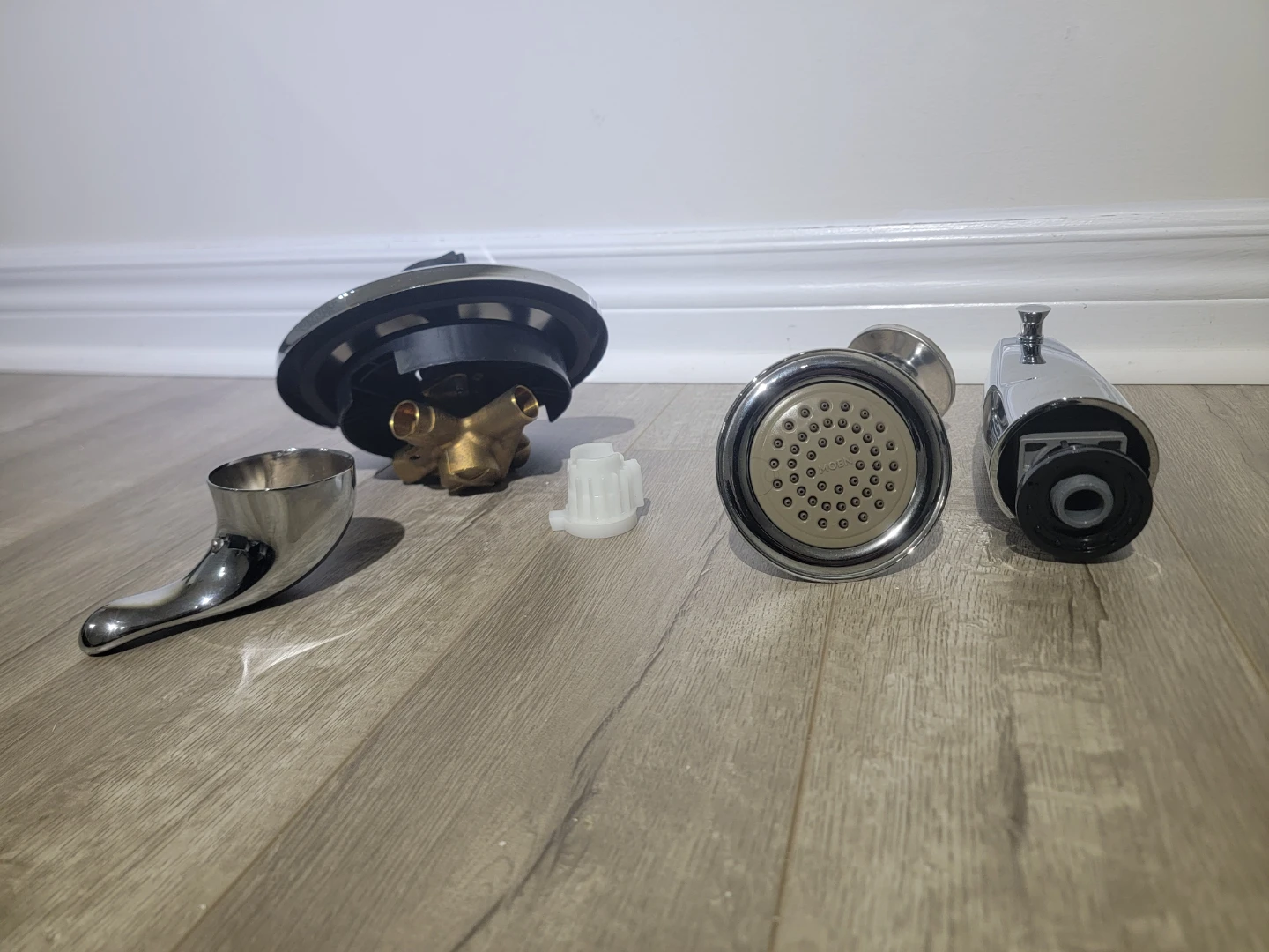 Moen Shower and Tub Faucet Set - photo 3
