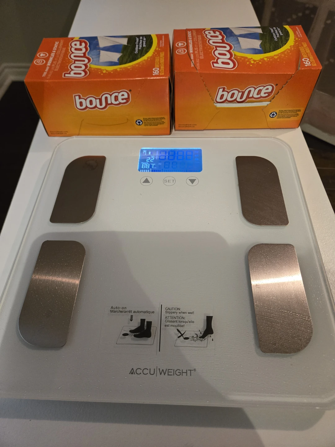Accuweight Digital Scale and Bounce Dryer Sheets