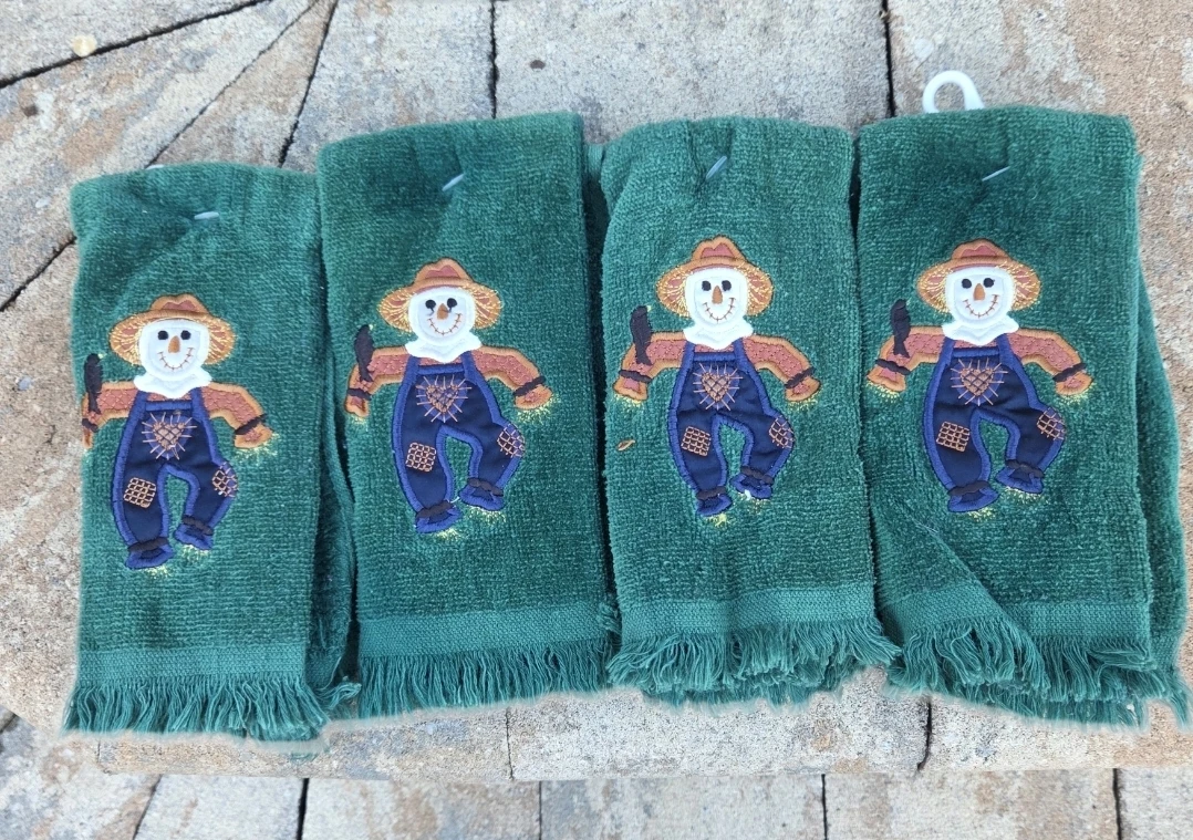 Homesense set of 4 Scarecrow Hand Towels