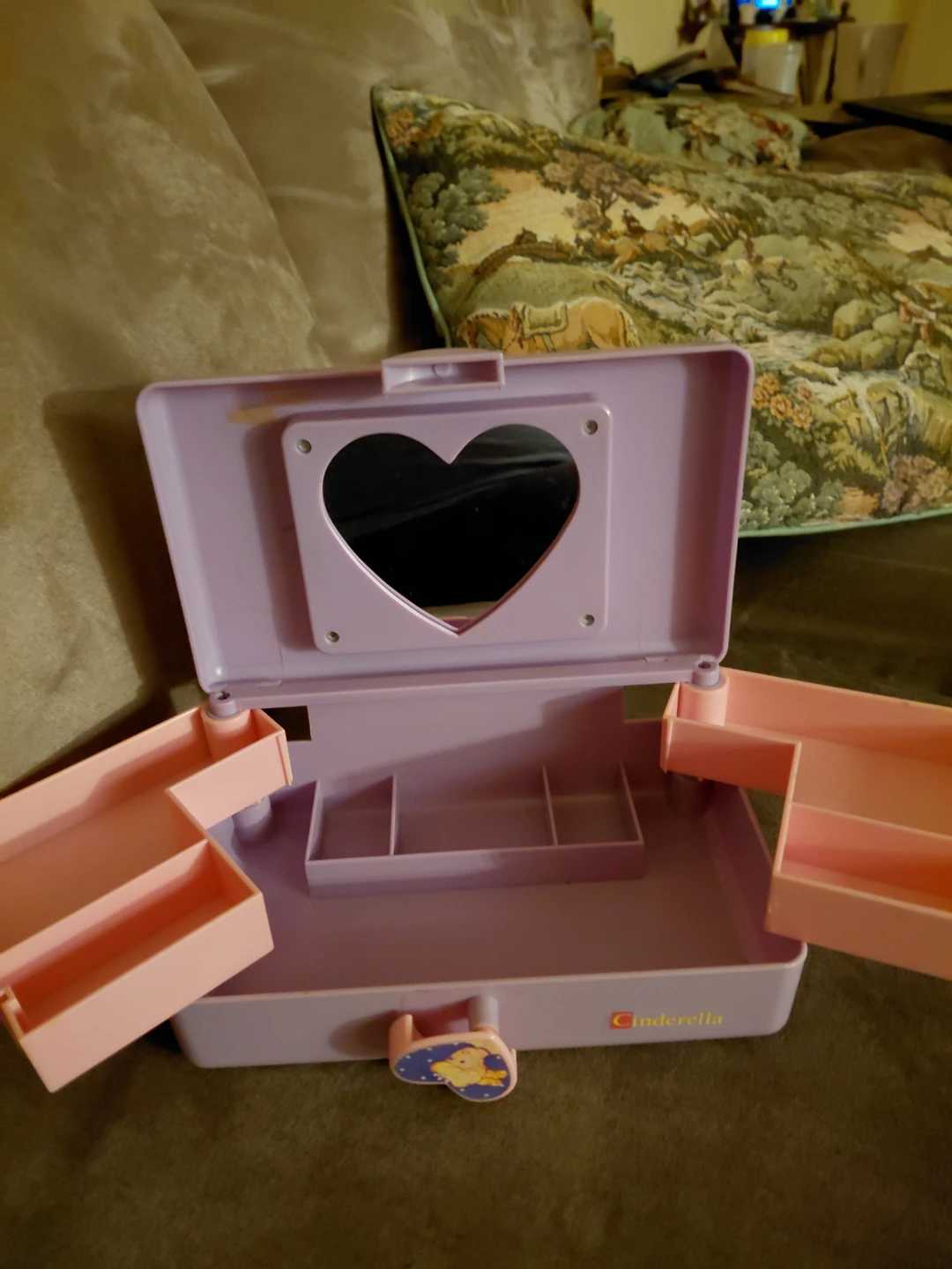 Cinderella plastic vanity jewelry case - photo 3