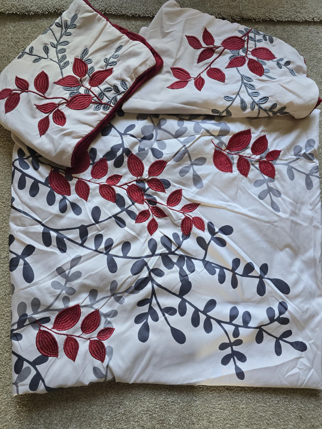 Red and beige Duvet cover with two pillow cases