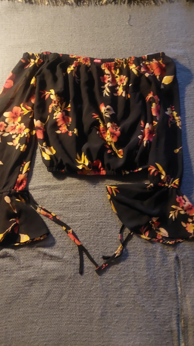 Guess floral off-shoulder top