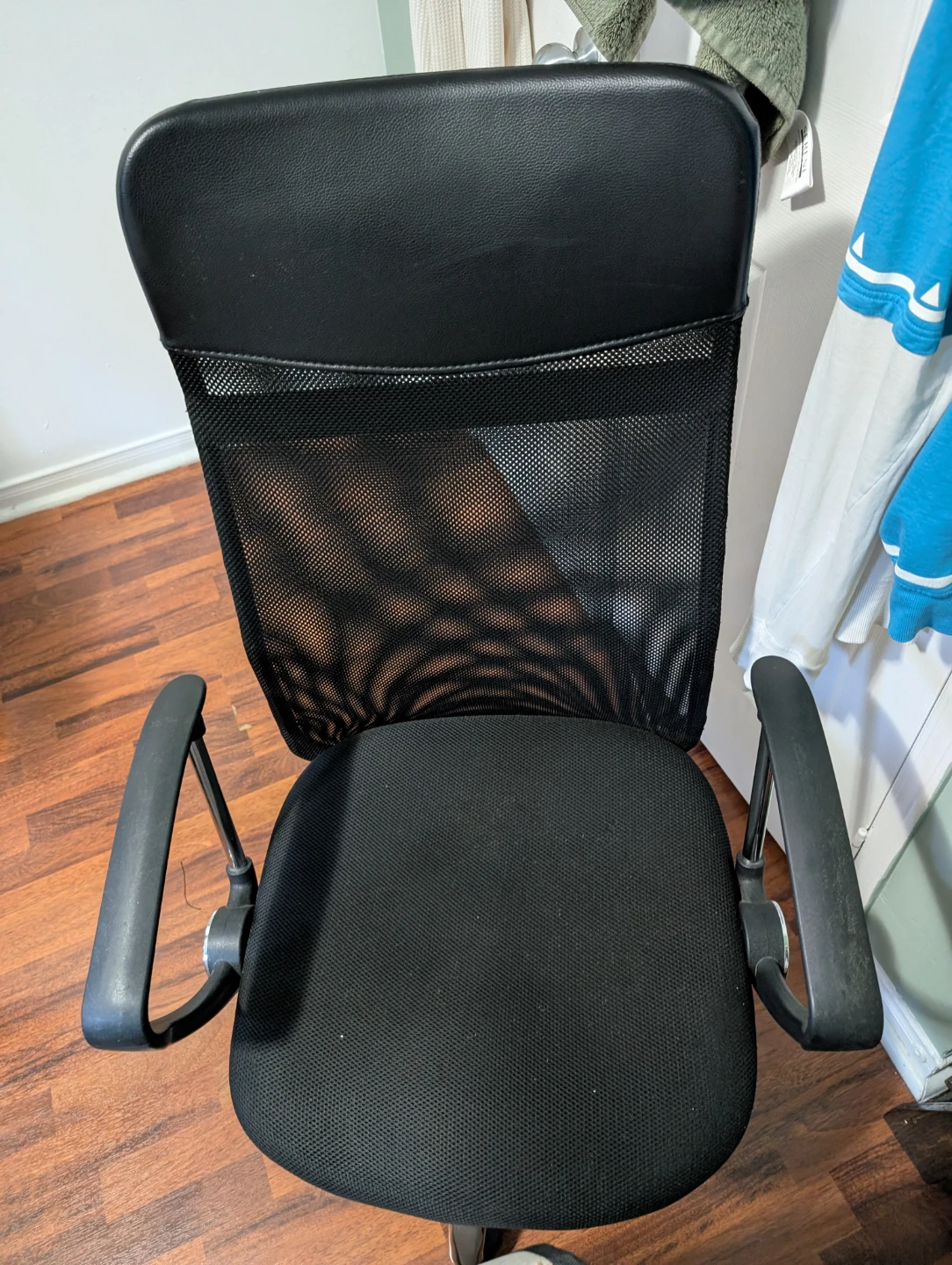 Black Mesh Office Chair - photo 2