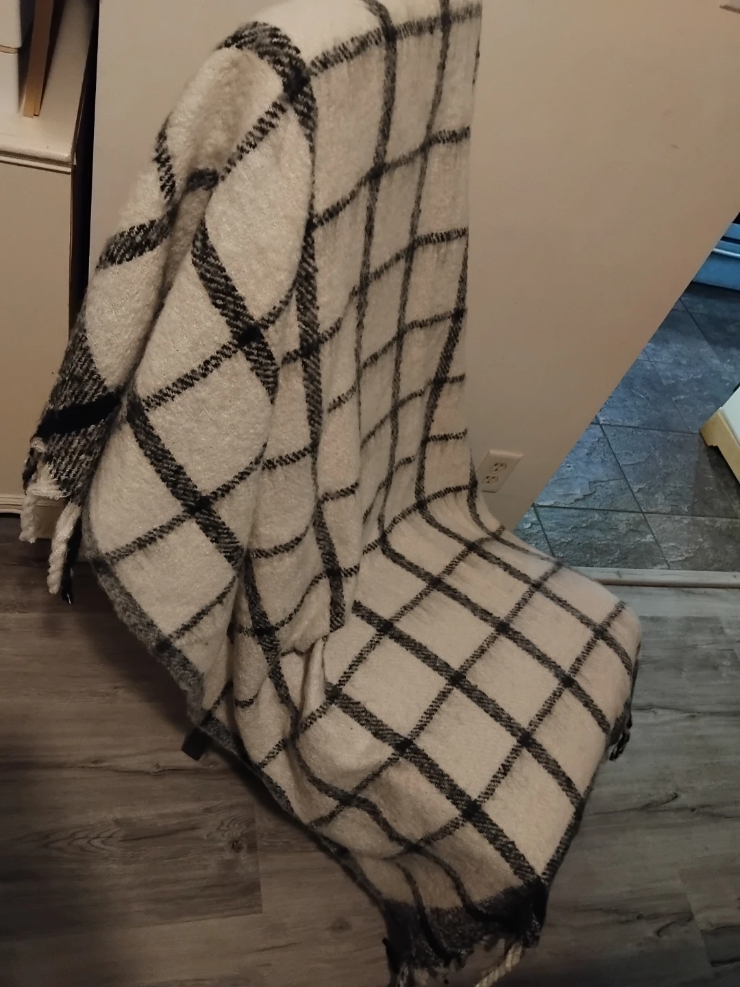 Black and white plaid throw blanket - photo 2